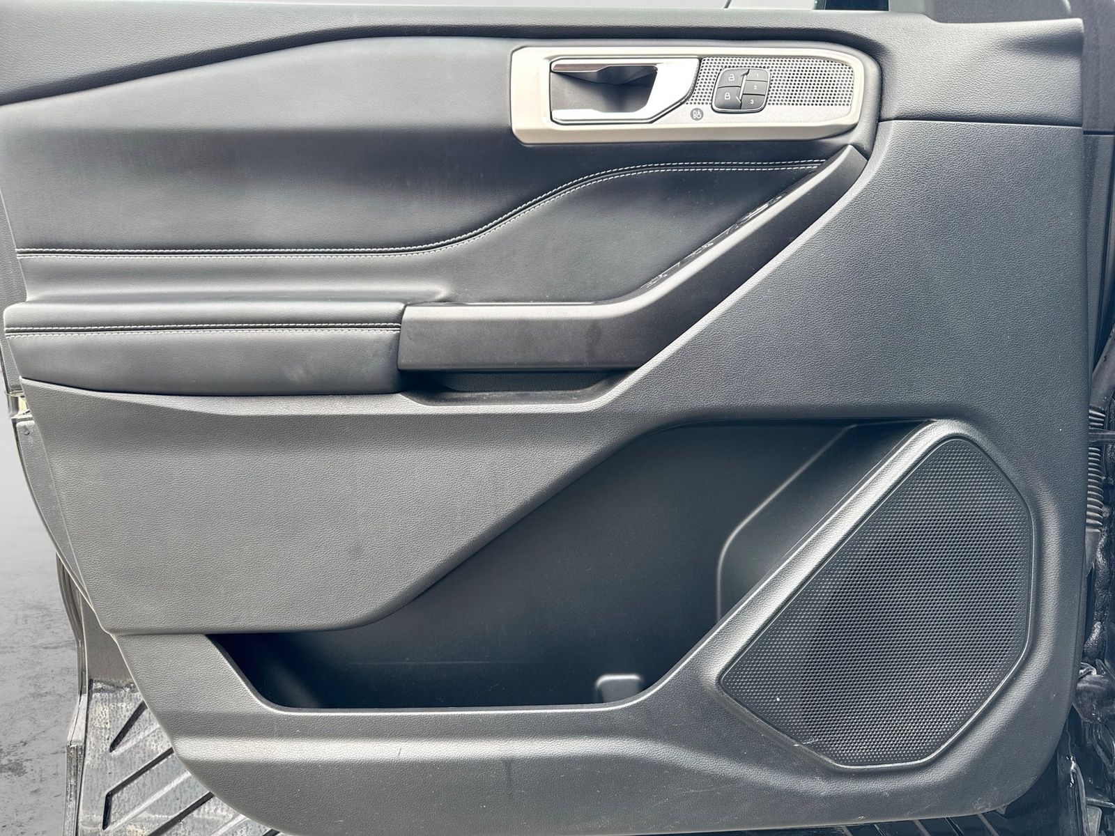 Thumbnail: 2020 Ford Explorer - 34
