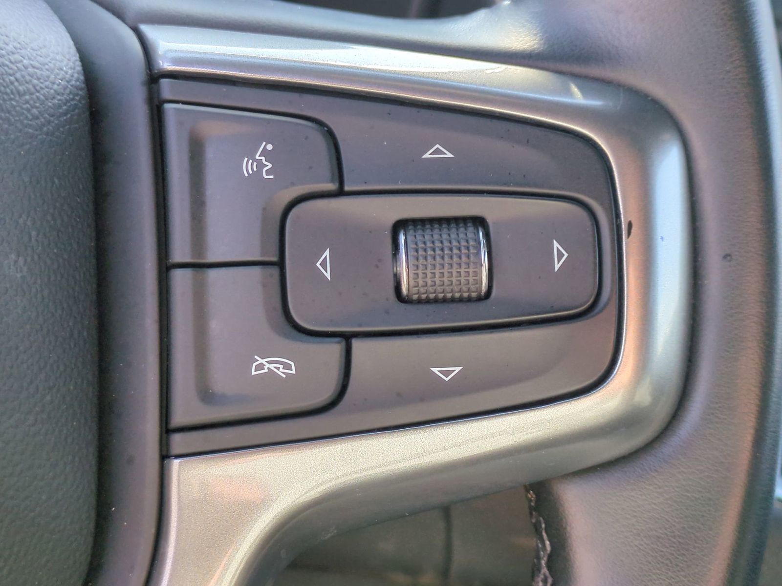 Thumbnail: 2023 Chevrolet Tahoe - 30