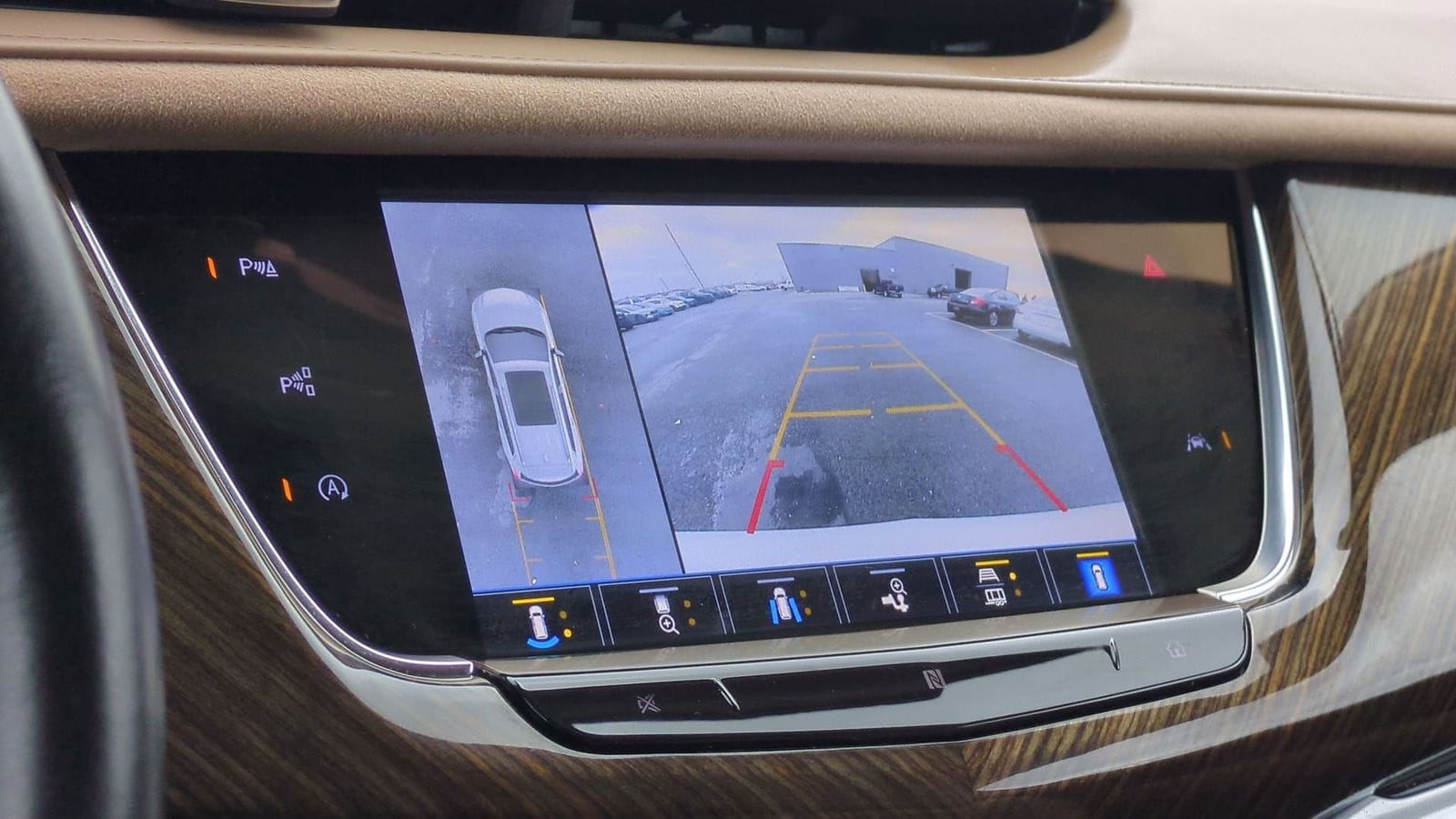 Thumbnail: 2021 Cadillac XT6 - 34