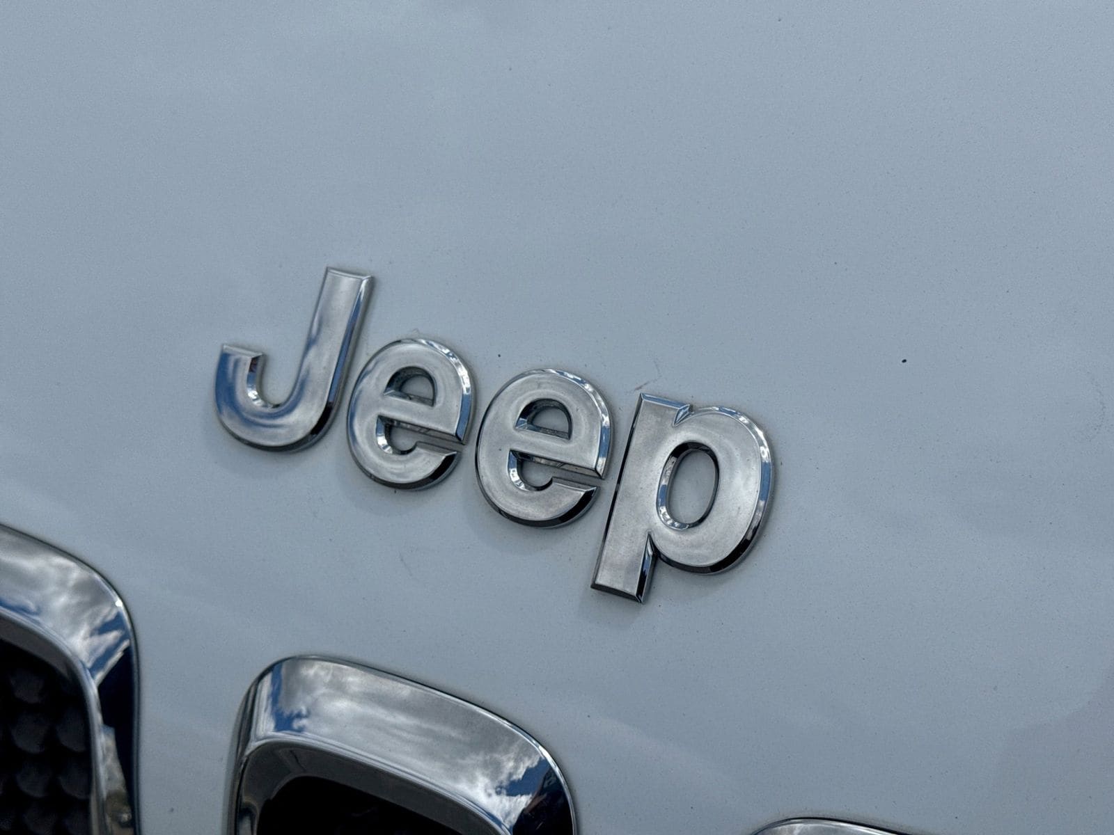 Thumbnail: 2017 Jeep Cherokee - 14