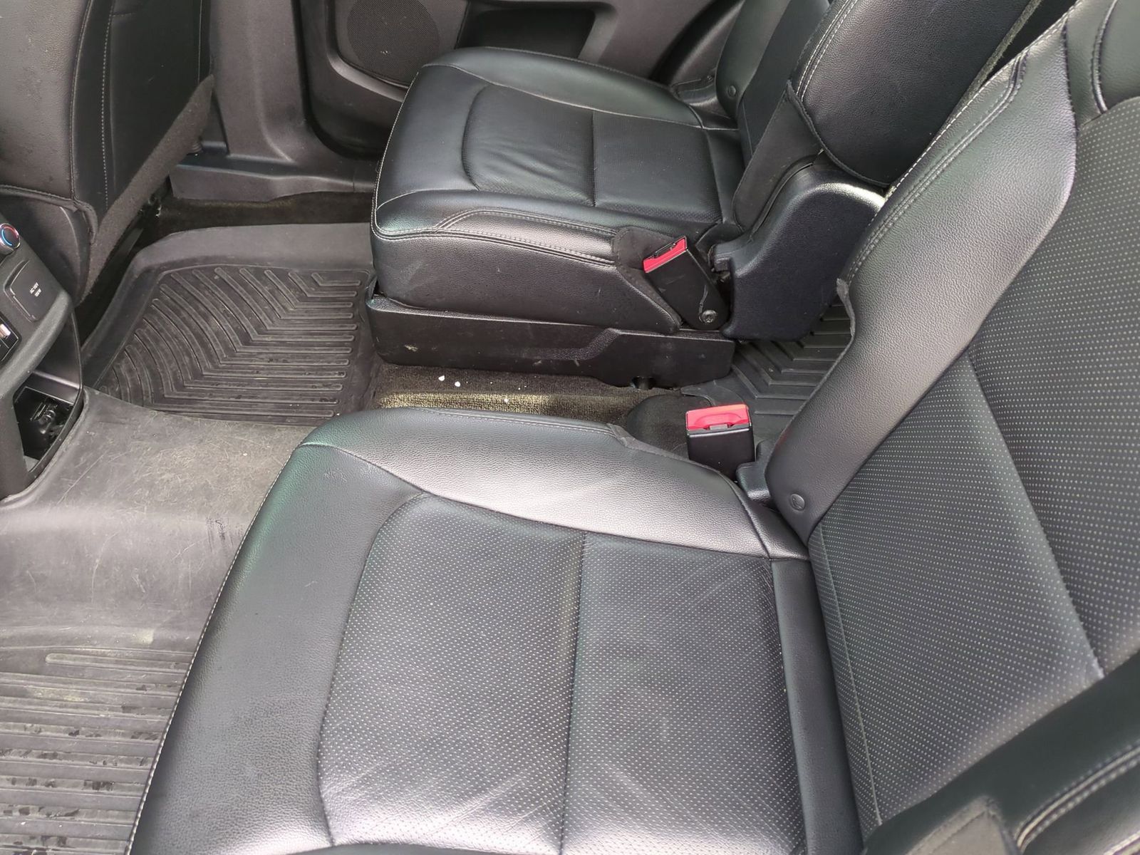 Thumbnail: 2016 Ford Explorer - 24