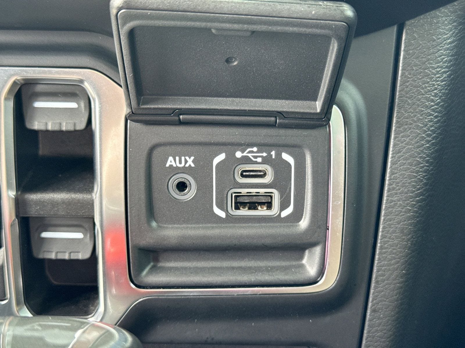 Thumbnail: 2021 Jeep Wrangler - 33