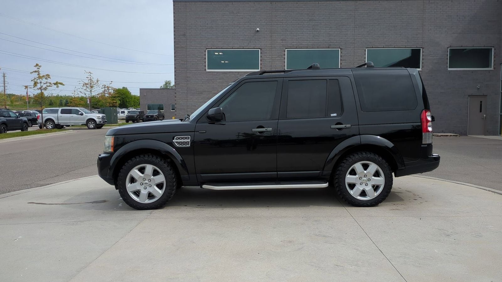 Thumbnail: 2011 Land Rover LR4 - 2