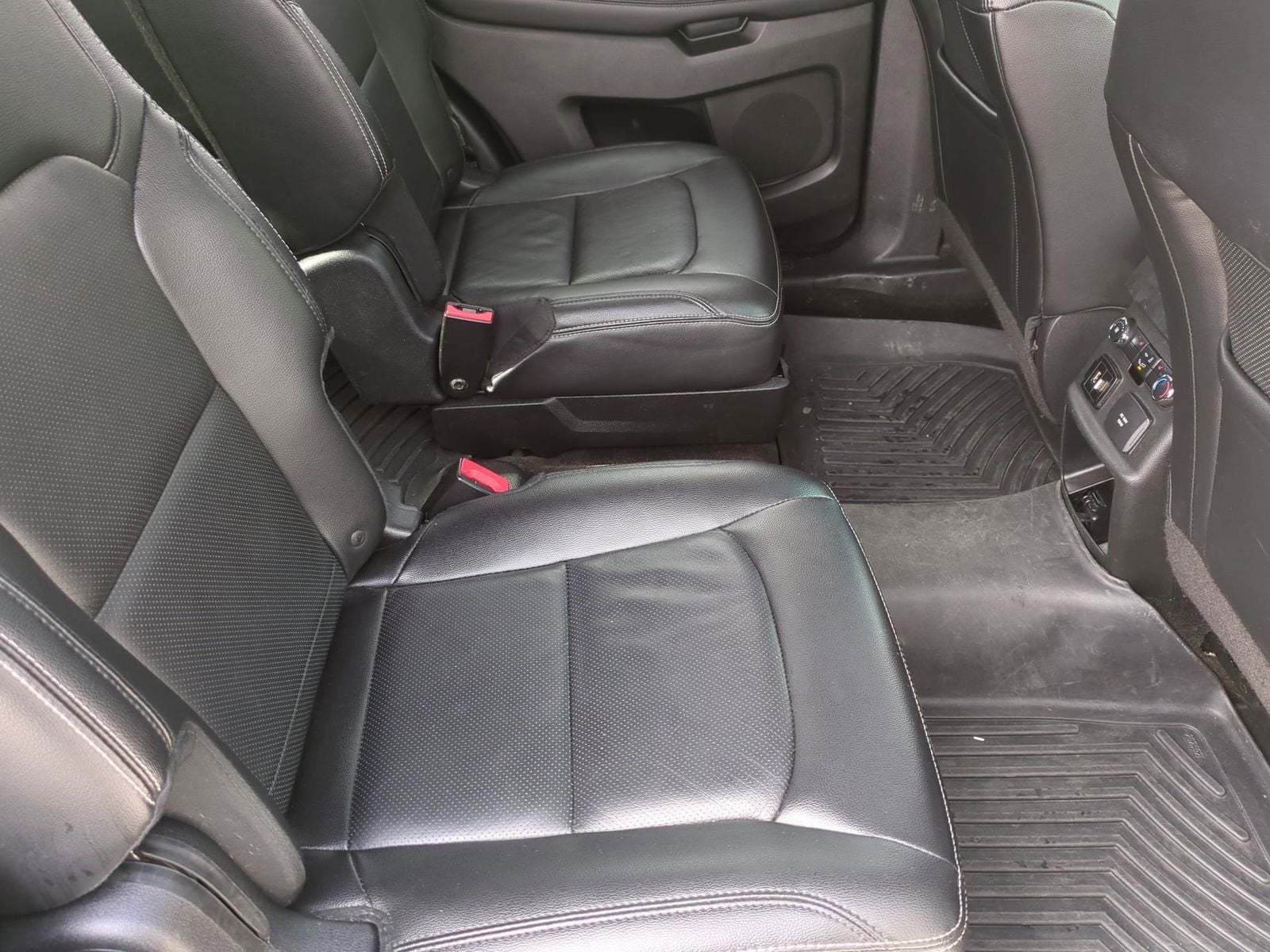 Thumbnail: 2016 Ford Explorer - 25