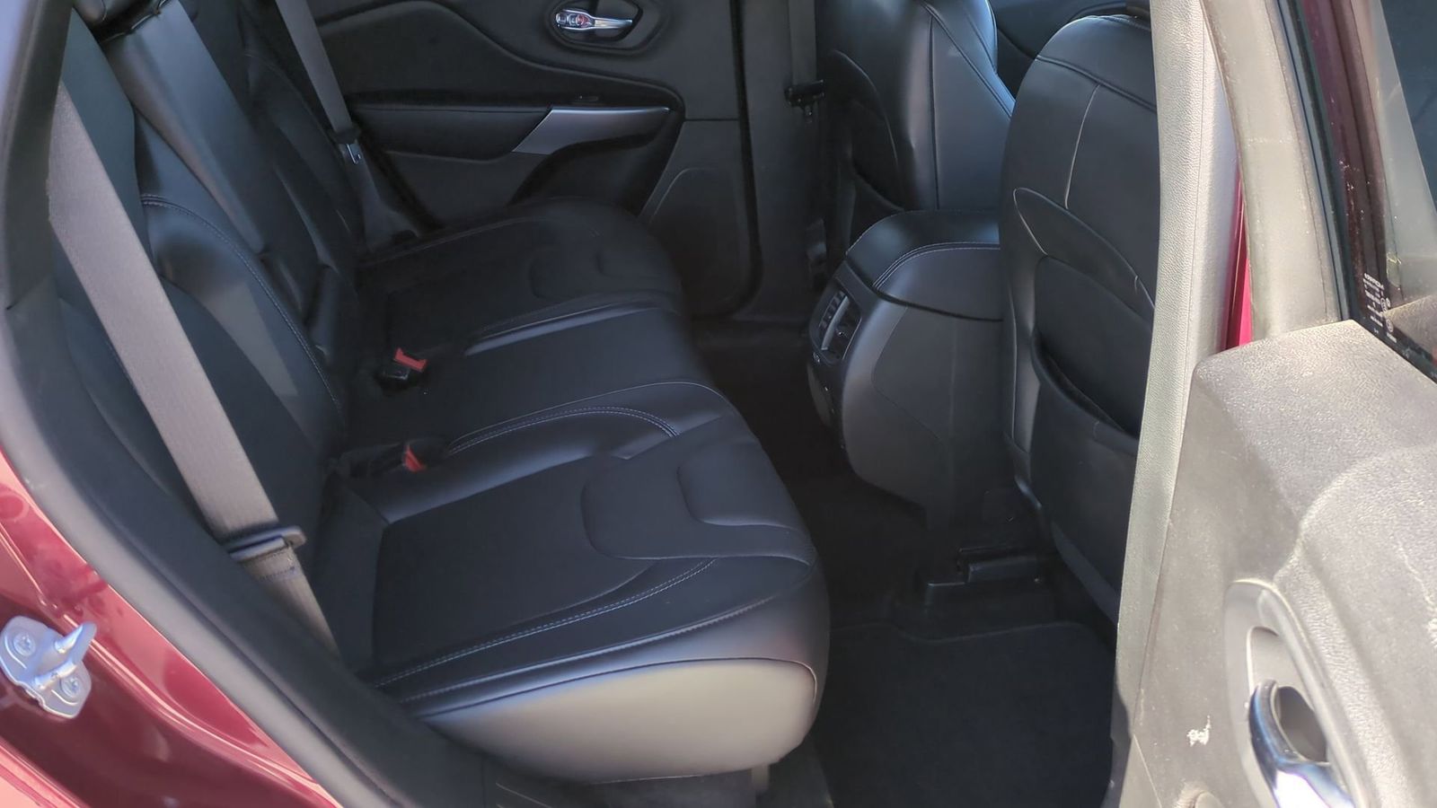 Thumbnail: 2020 Jeep Cherokee - 22