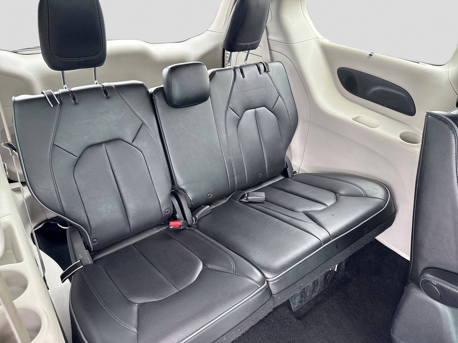 Thumbnail: 2018 Chrysler Pacifica - 28