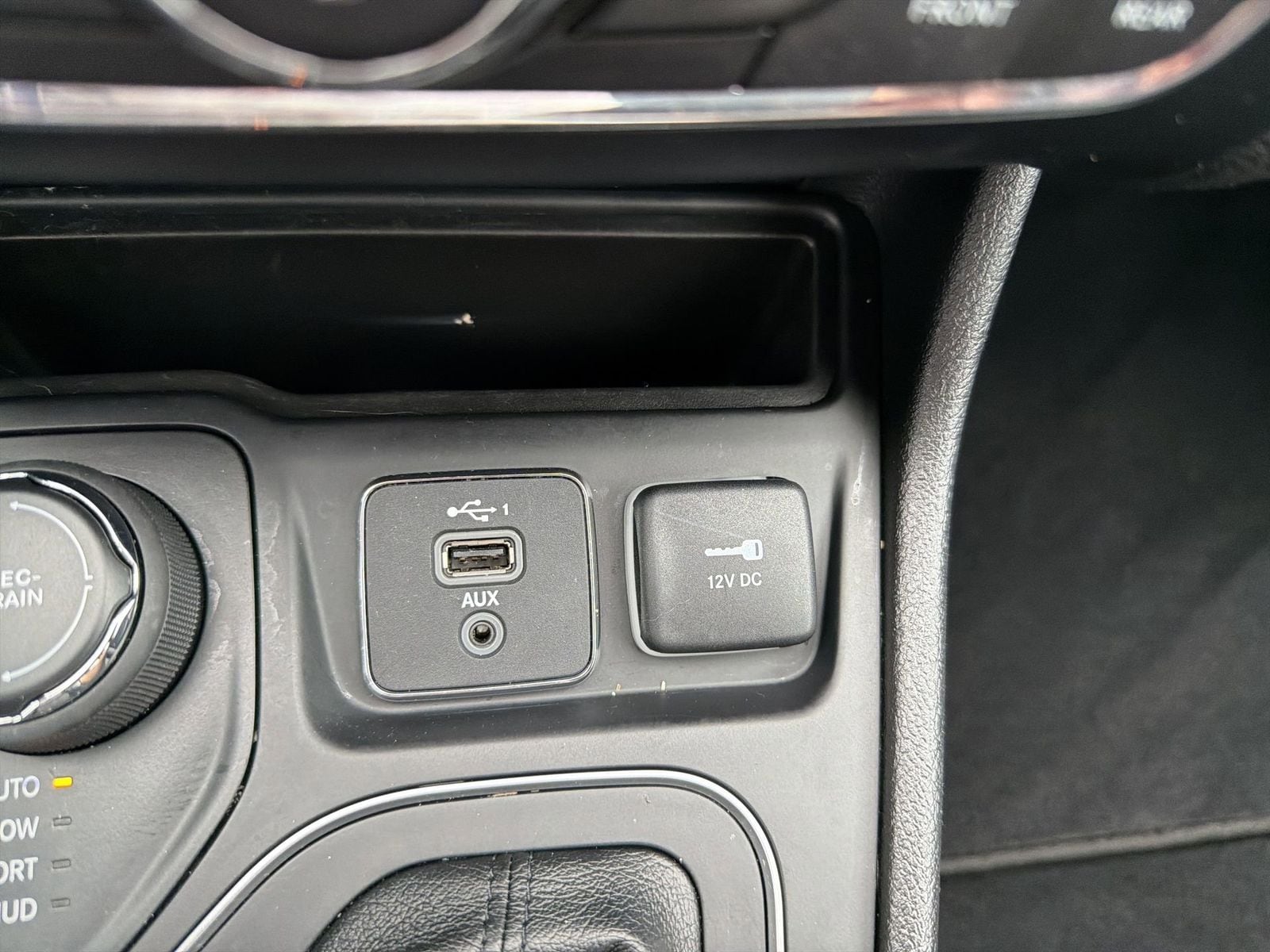 Thumbnail: 2021 Jeep Cherokee - 33