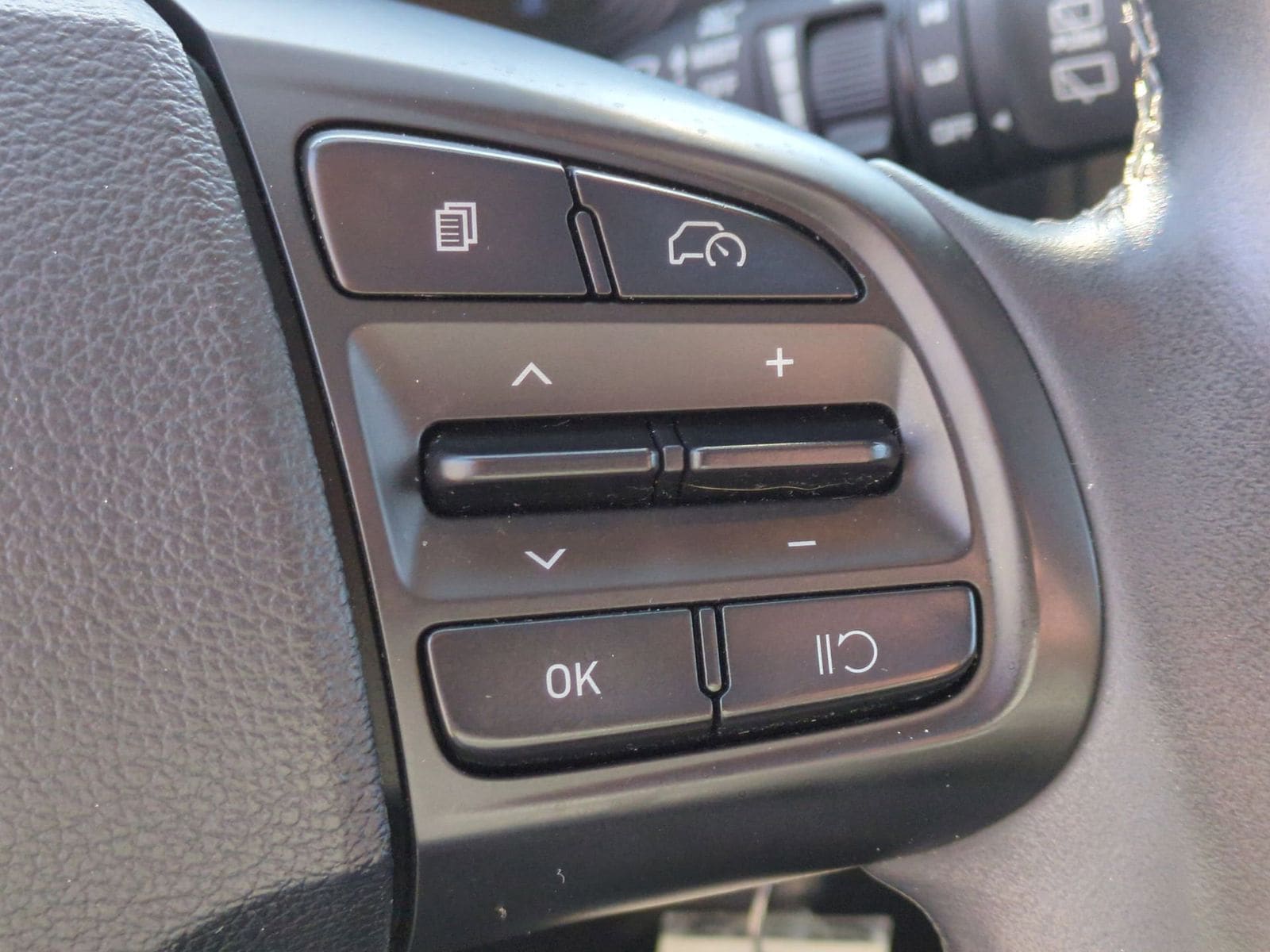 Thumbnail: 2023 Hyundai Venue - 27