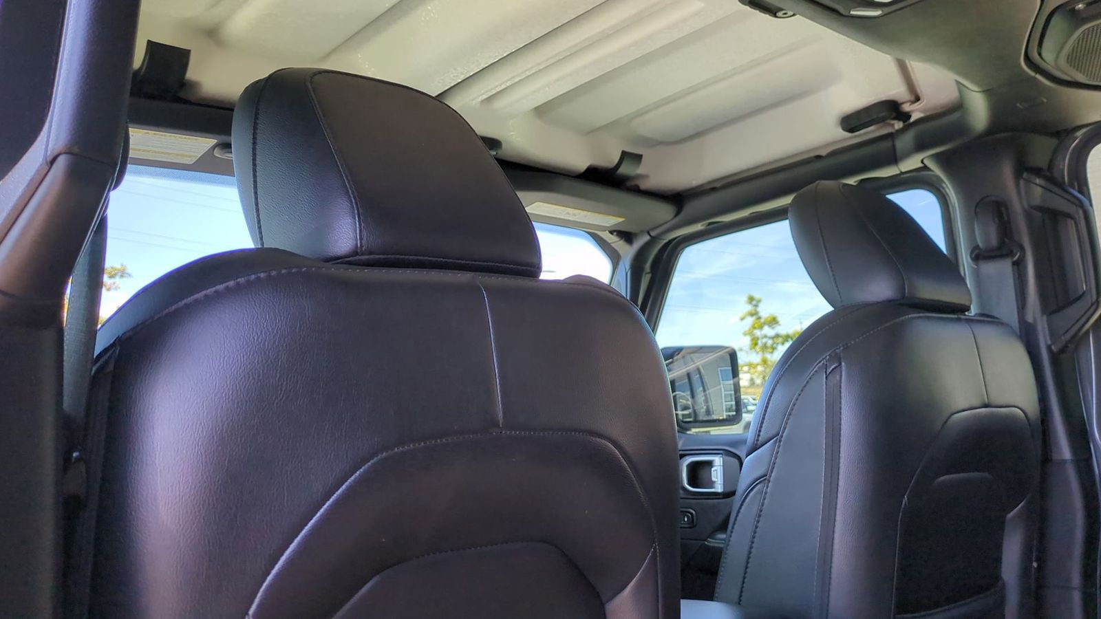 Thumbnail: 2018 Jeep Wrangler - 15