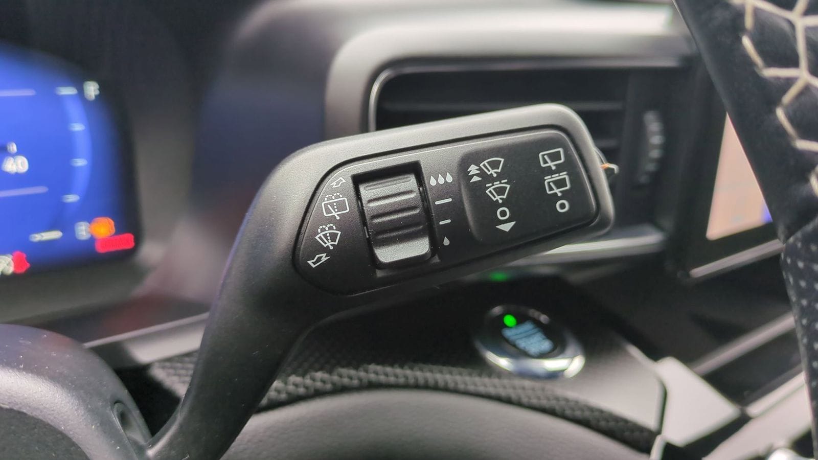 Thumbnail: 2021 Ford Explorer - 25