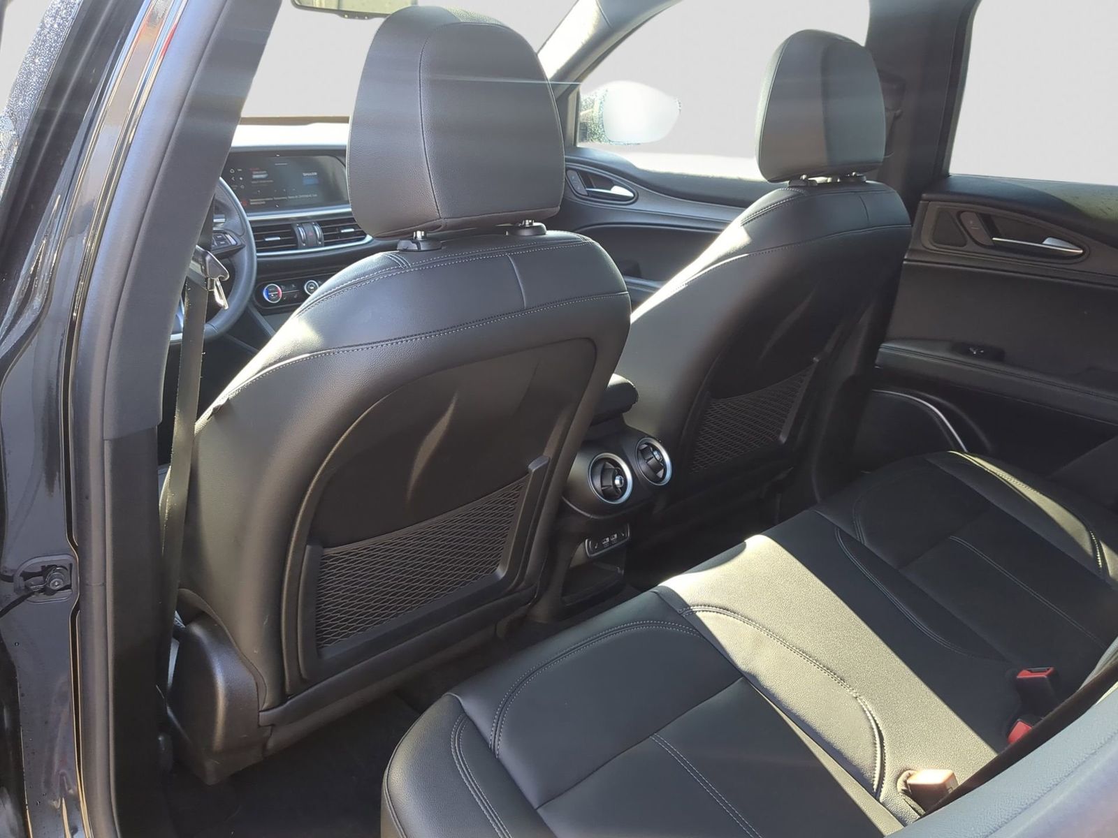 Thumbnail: 2023 Alfa Romeo Stelvio - 22