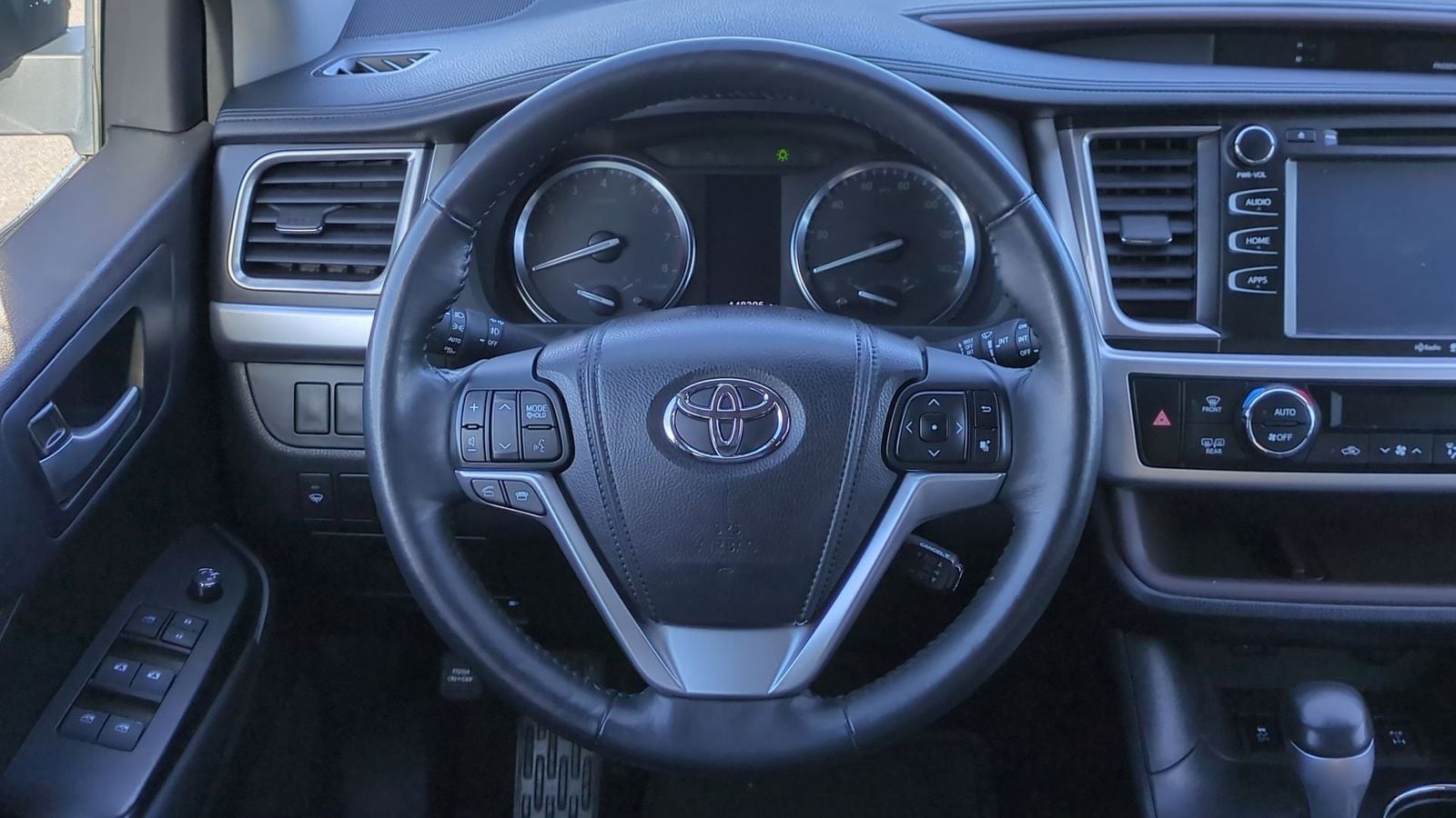 Thumbnail: 2015 Toyota Highlander - 22
