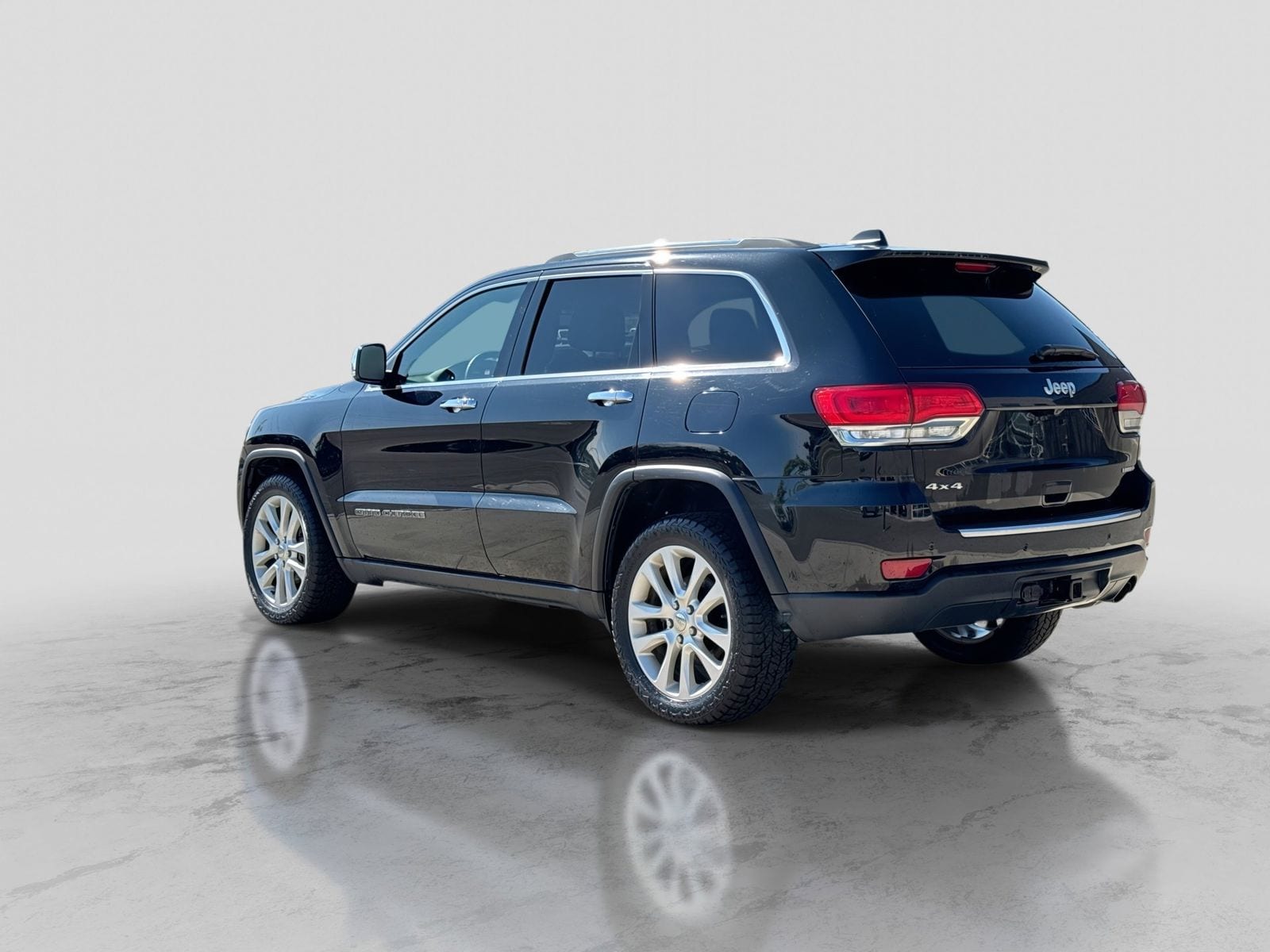 Thumbnail: 2017 Jeep Grand Cherokee - 4