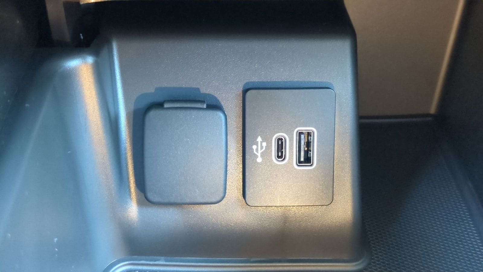 Thumbnail: 2025 Ford Explorer - 31