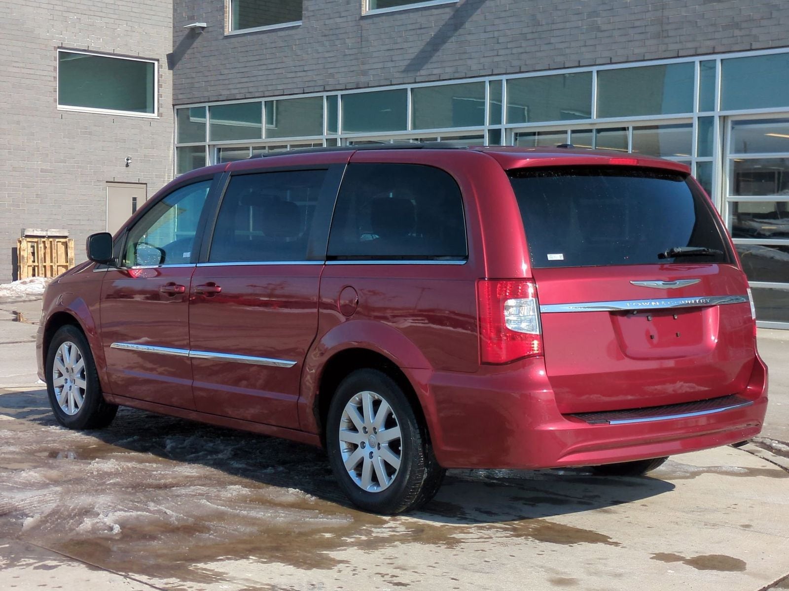 Thumbnail: 2012 Chrysler Town & Country - 4