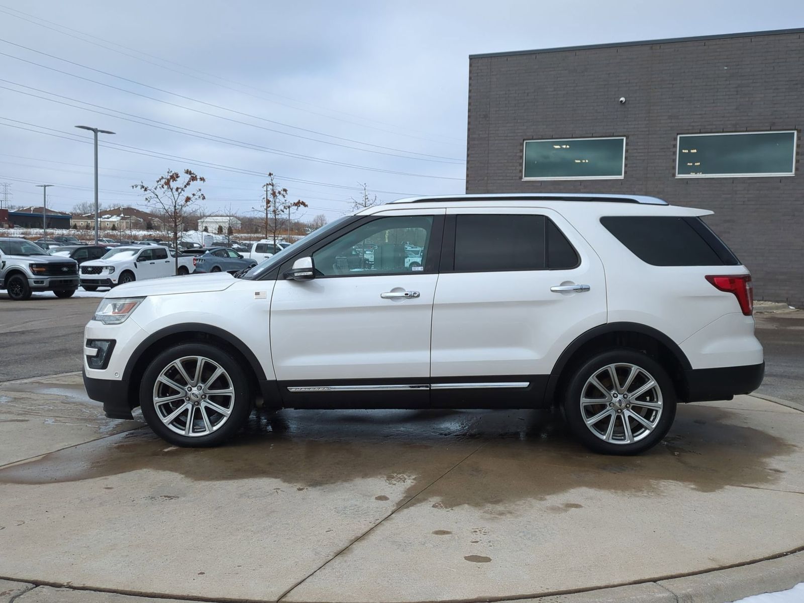 Thumbnail: 2016 Ford Explorer - 3