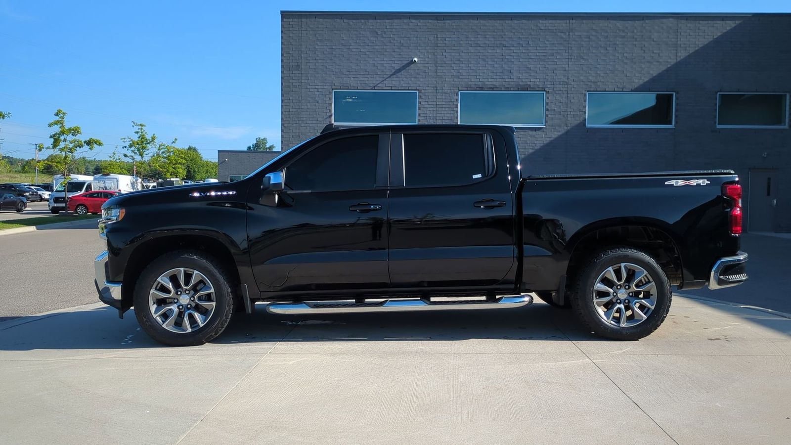 2021 Chevrolet Silverado 1500 LT photo 3