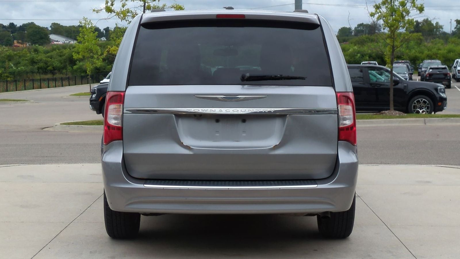 Thumbnail: 2014 Chrysler Town & Country - 6