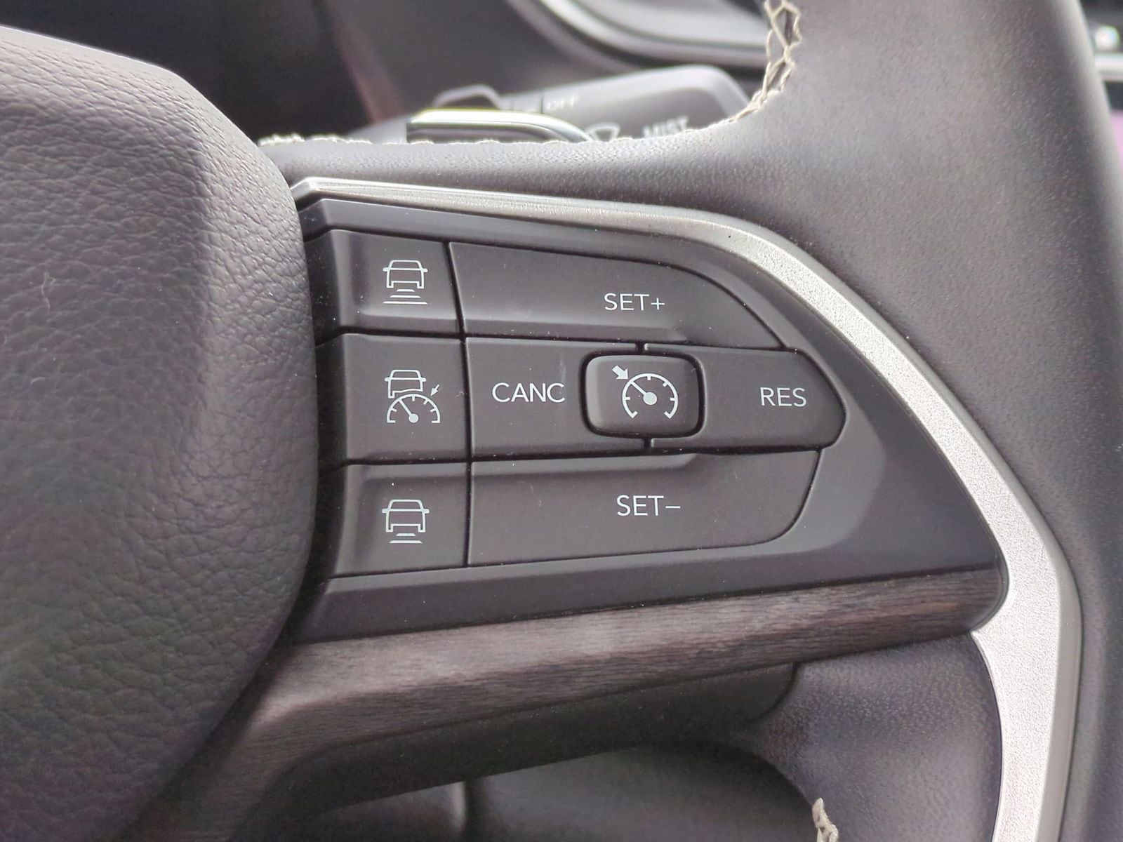 Thumbnail: 2023 Jeep Grand Cherokee - 30