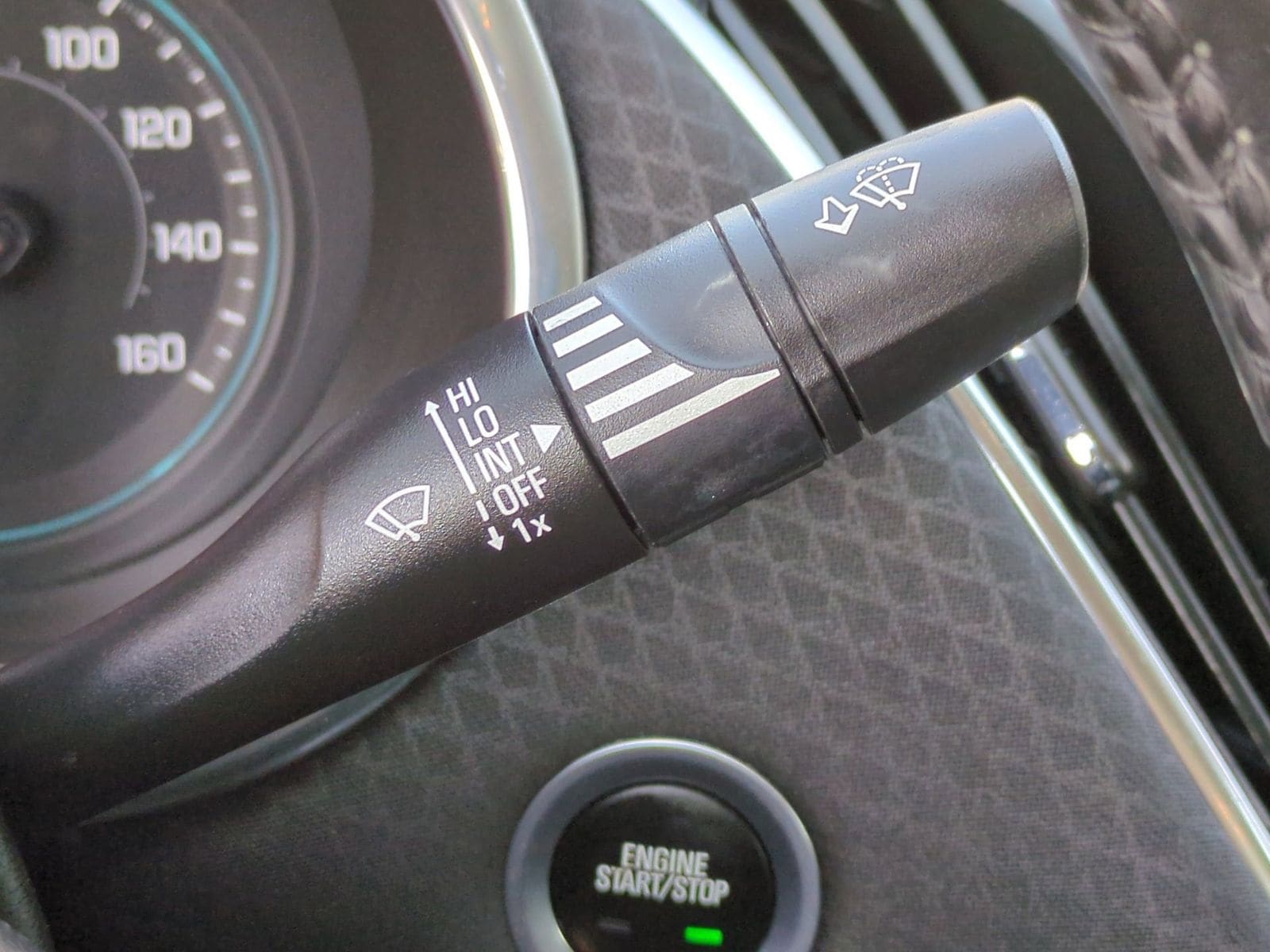 Thumbnail: 2018 Chevrolet Malibu - 31