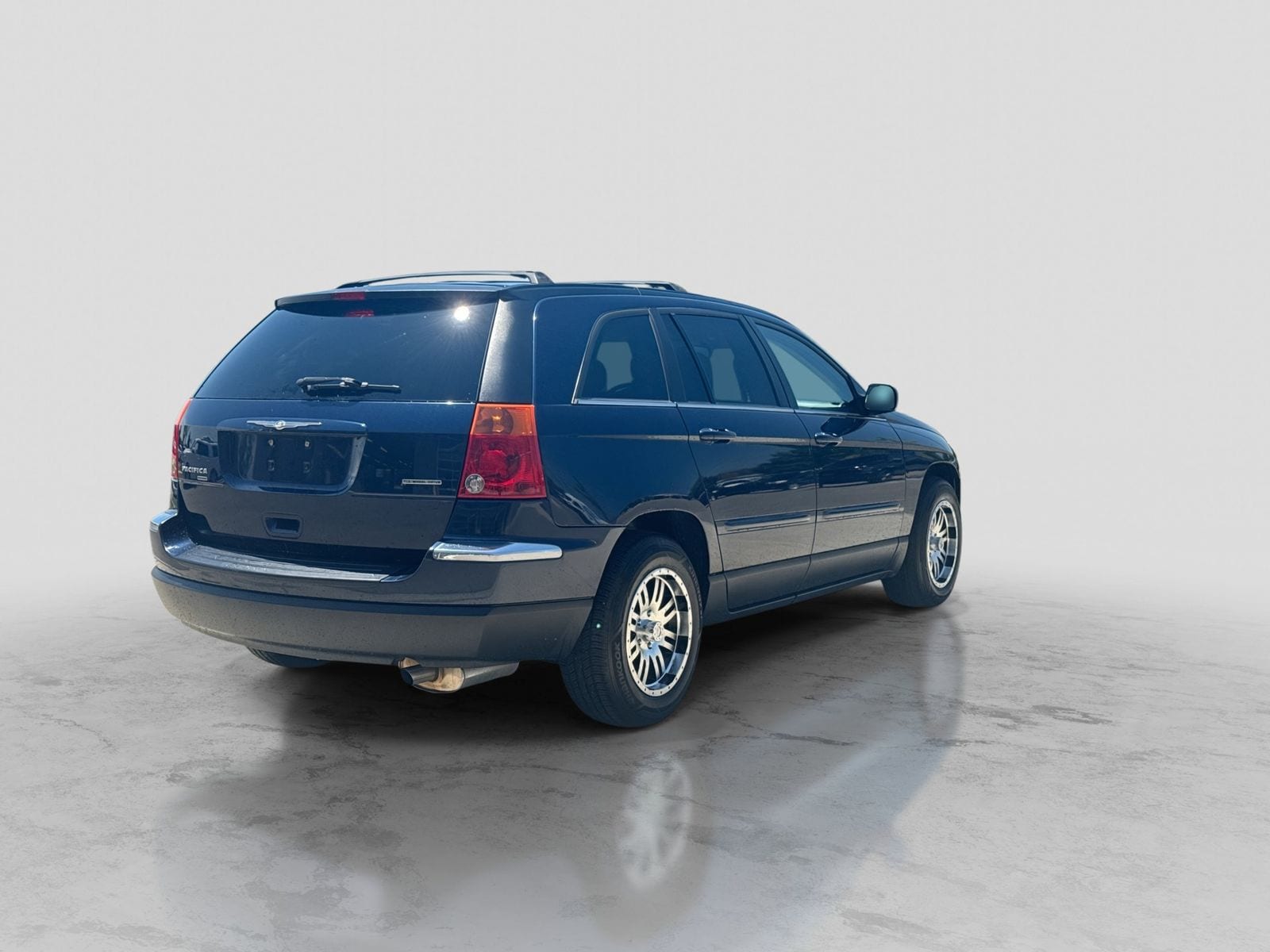 Thumbnail: 2005 Chrysler Pacifica - 6