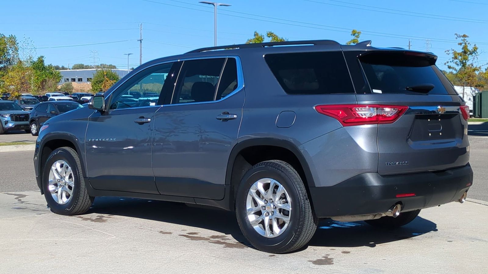 2021 Chevrolet Traverse photo 2