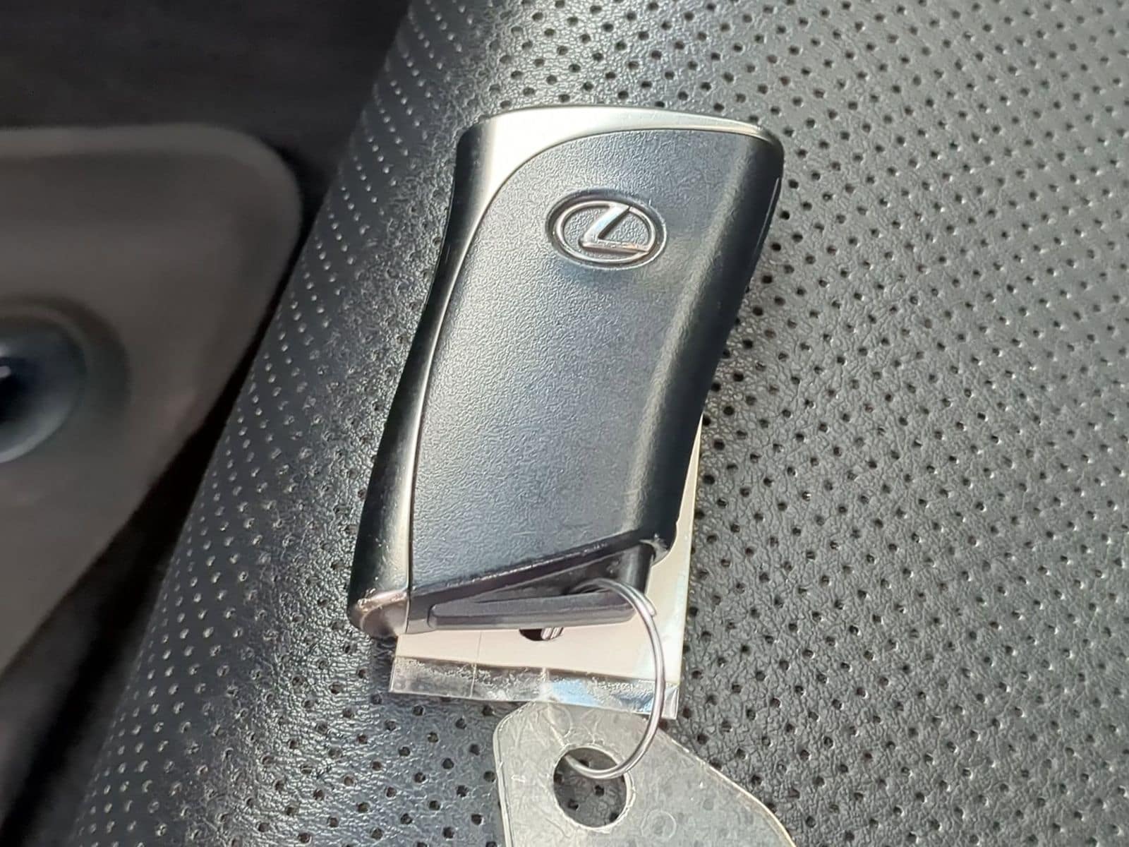 Thumbnail: 2021 Lexus ES - 40