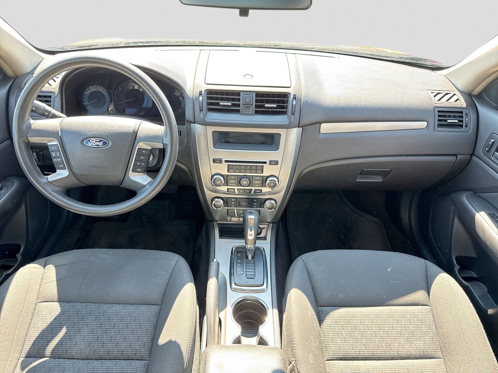 Thumbnail: 2010 Ford Fusion - 15