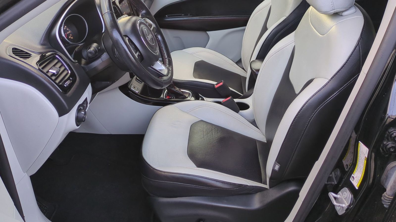 Thumbnail: 2019 Jeep Compass - 16