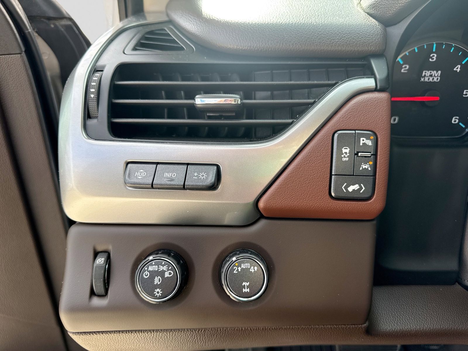 Thumbnail: 2020 Chevrolet Suburban - 35