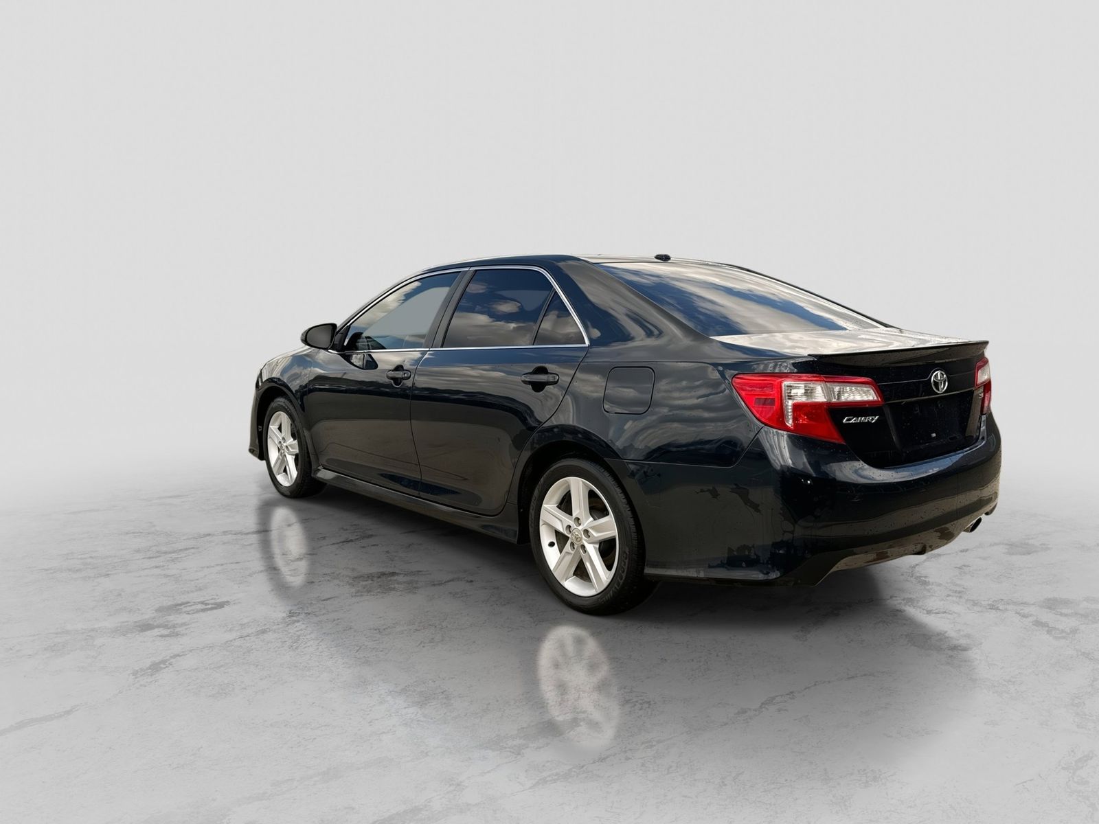 Thumbnail: 2013 Toyota Camry - 4