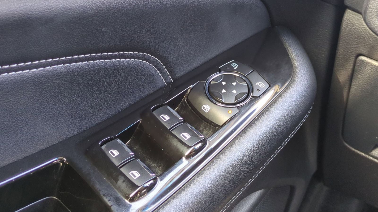 Thumbnail: 2018 Ford Edge - 19