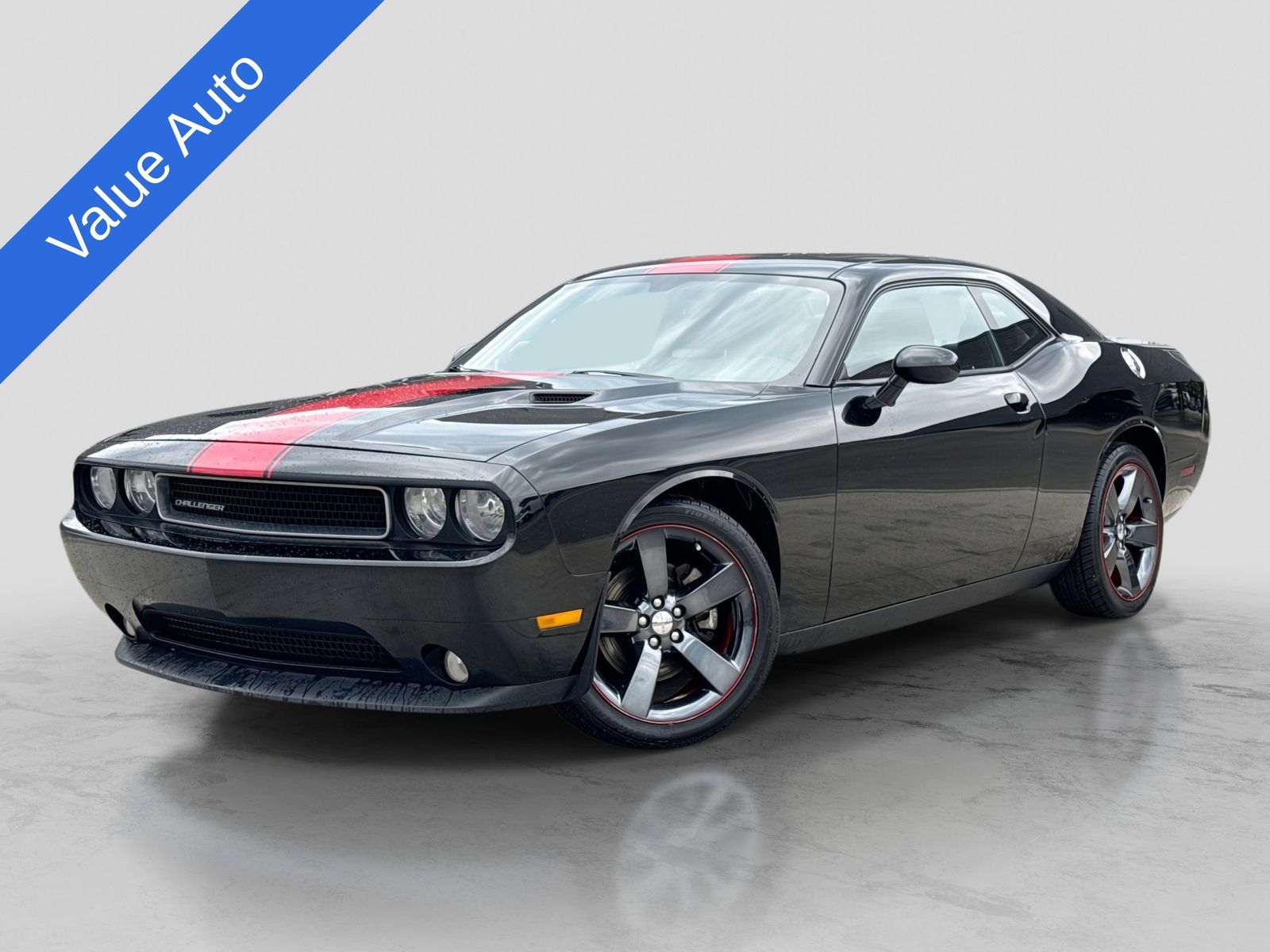 2013 Dodge Challenger SXT's photo