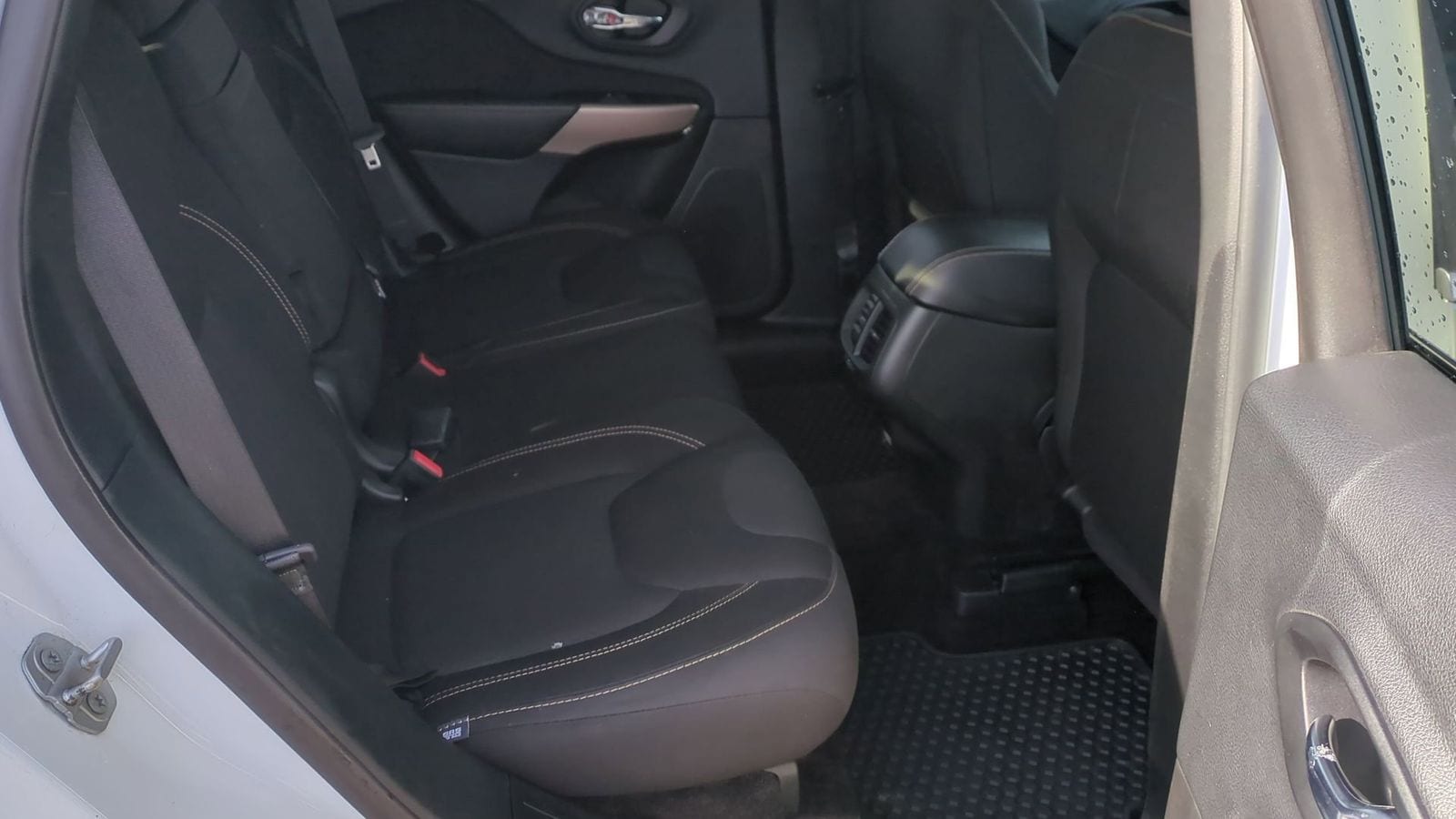 Thumbnail: 2018 Jeep Cherokee - 24