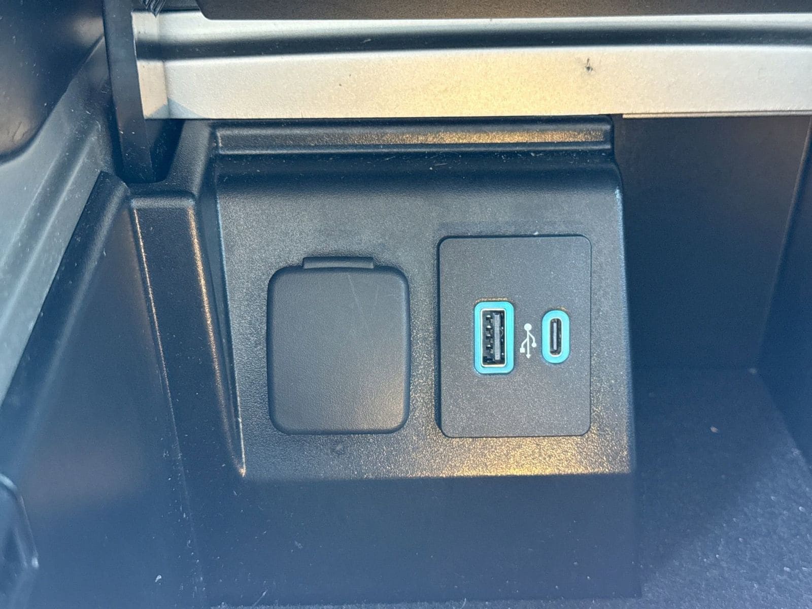 Thumbnail: 2023 Ford Explorer - 31