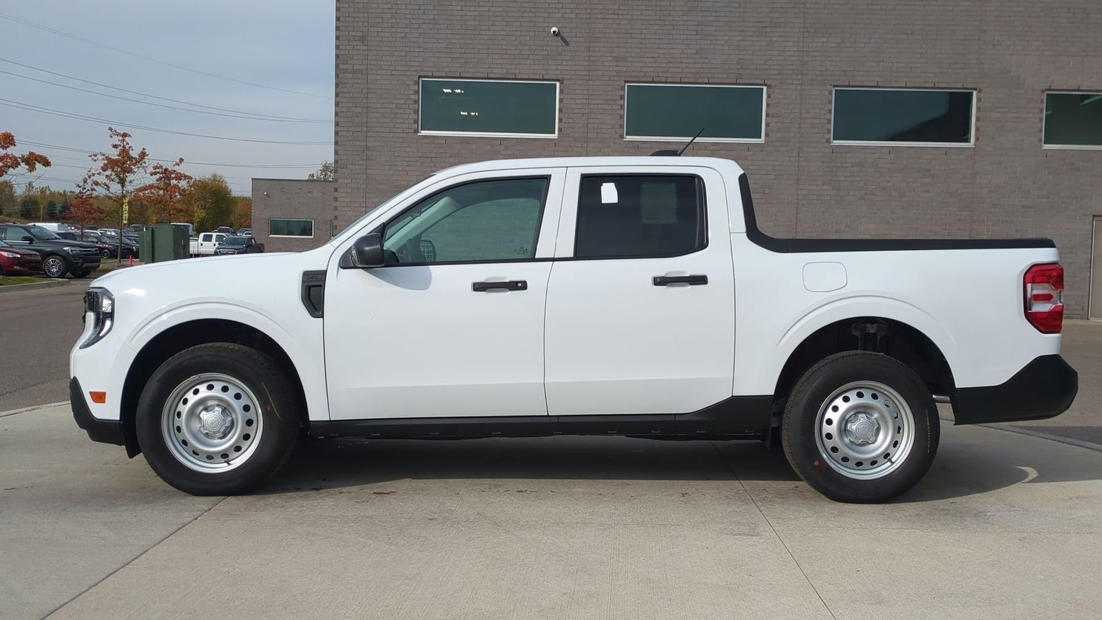 2025 Ford Maverick XL photo 2