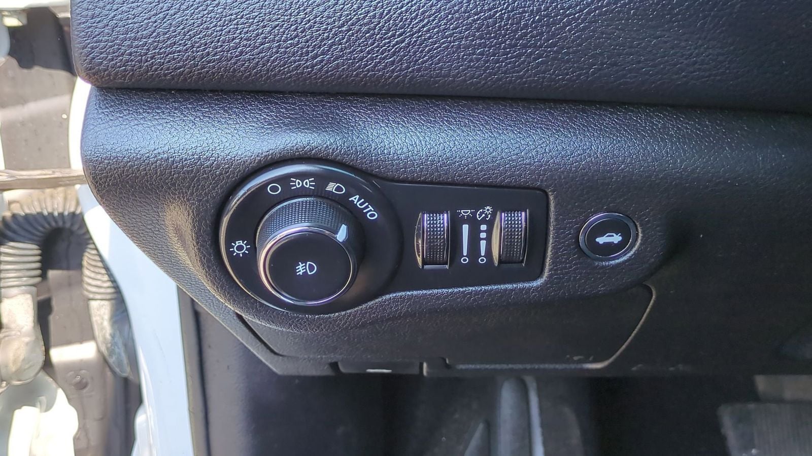 Thumbnail: 2015 Chrysler 200 - 16
