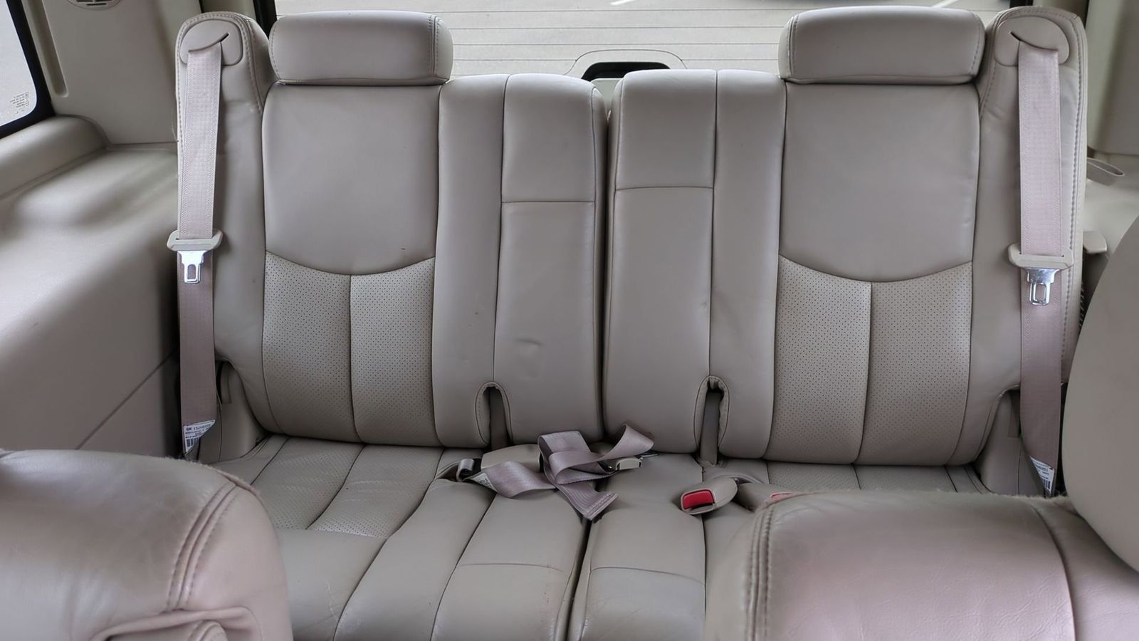 Thumbnail: 2004 Cadillac Escalade - 17