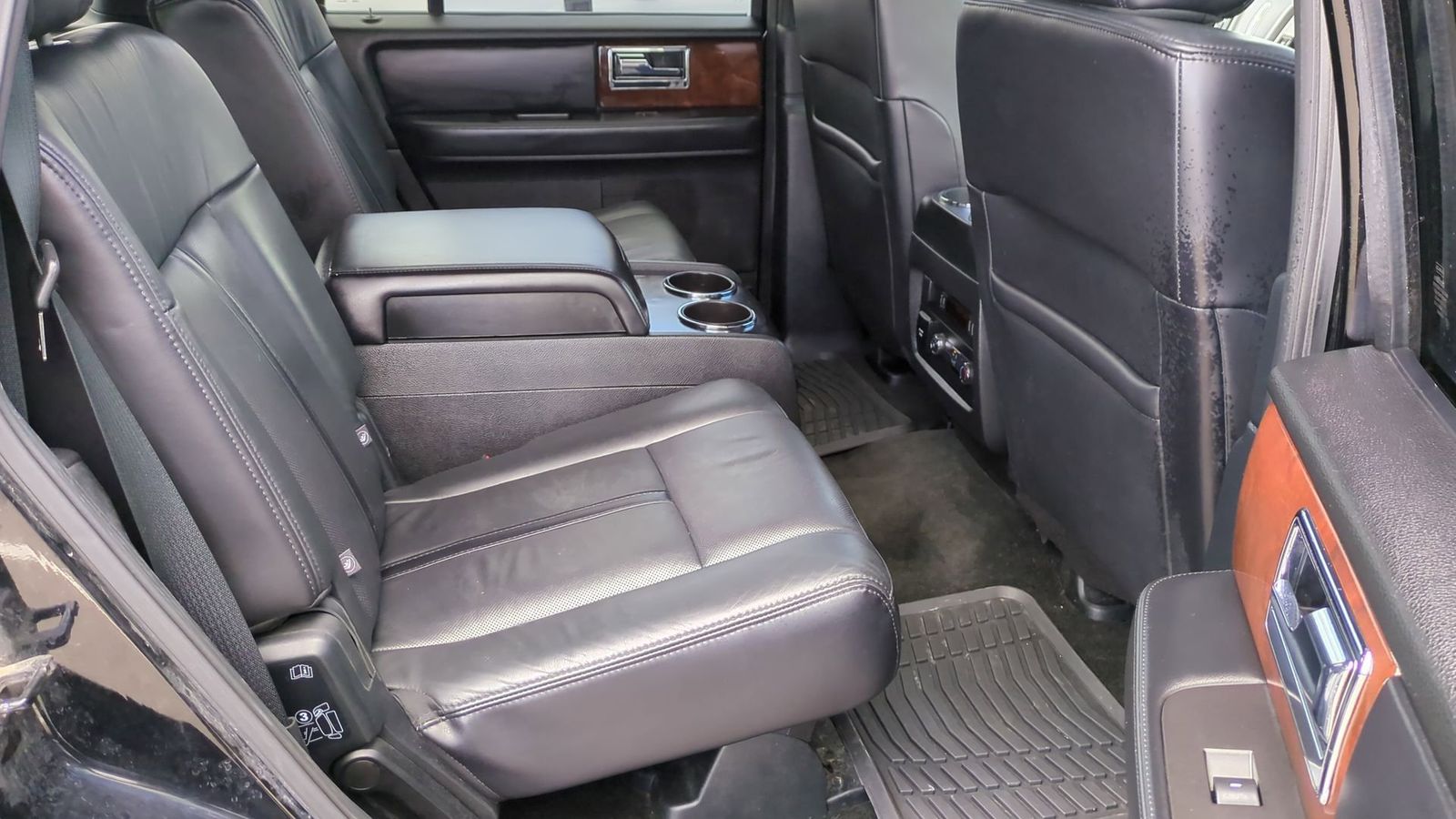 Thumbnail: 2016 Lincoln Navigator - 16