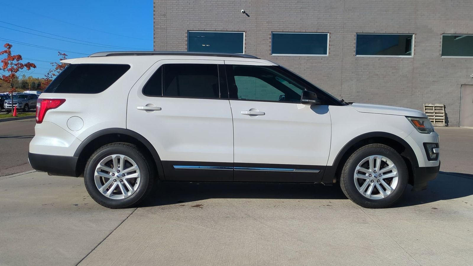 Thumbnail: 2016 Ford Explorer - 7