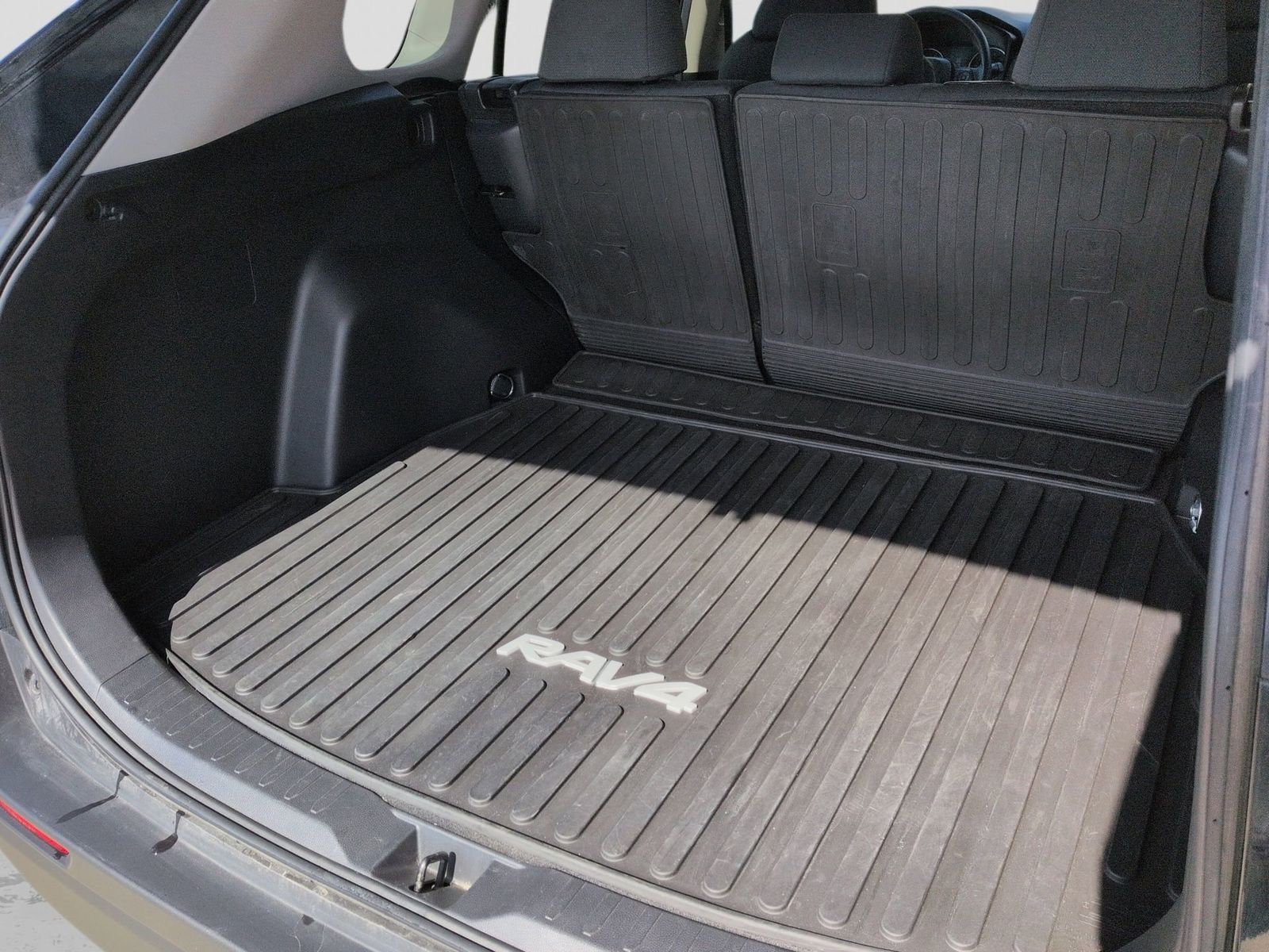 Thumbnail: 2019 Toyota RAV4 - 36