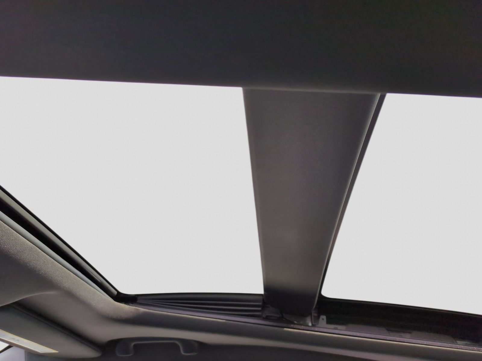 Thumbnail: 2015 Chrysler 200 - 20