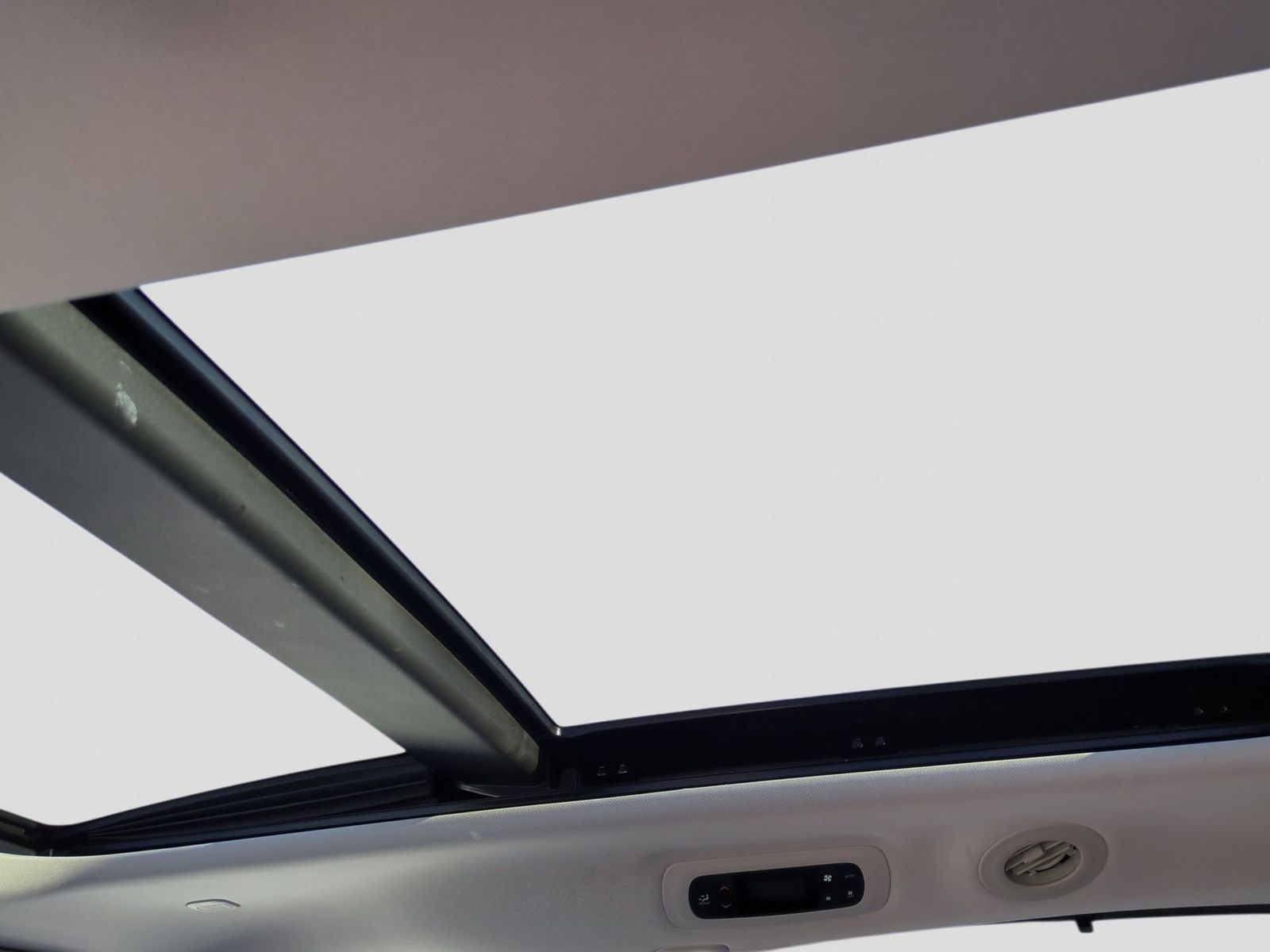 Thumbnail: 2017 Chrysler Pacifica - 24