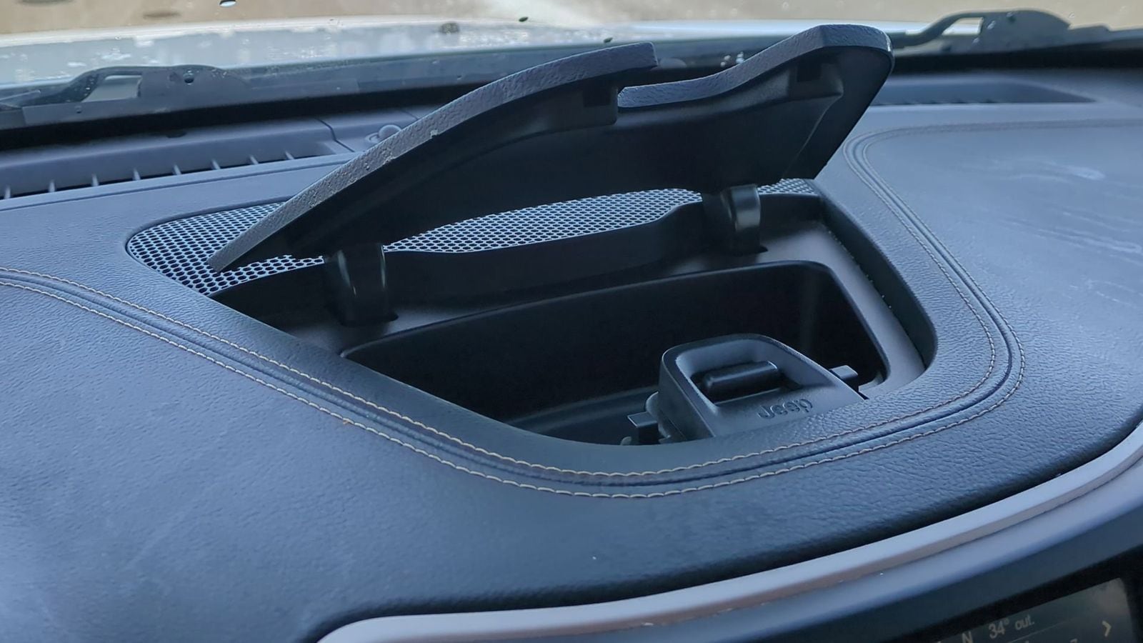 Thumbnail: 2018 Jeep Cherokee - 22