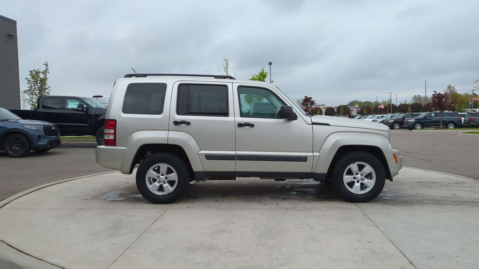 Thumbnail: 2009 Jeep Liberty - 7