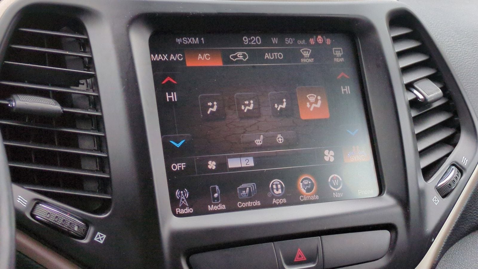 Thumbnail: 2015 Jeep Cherokee - 32