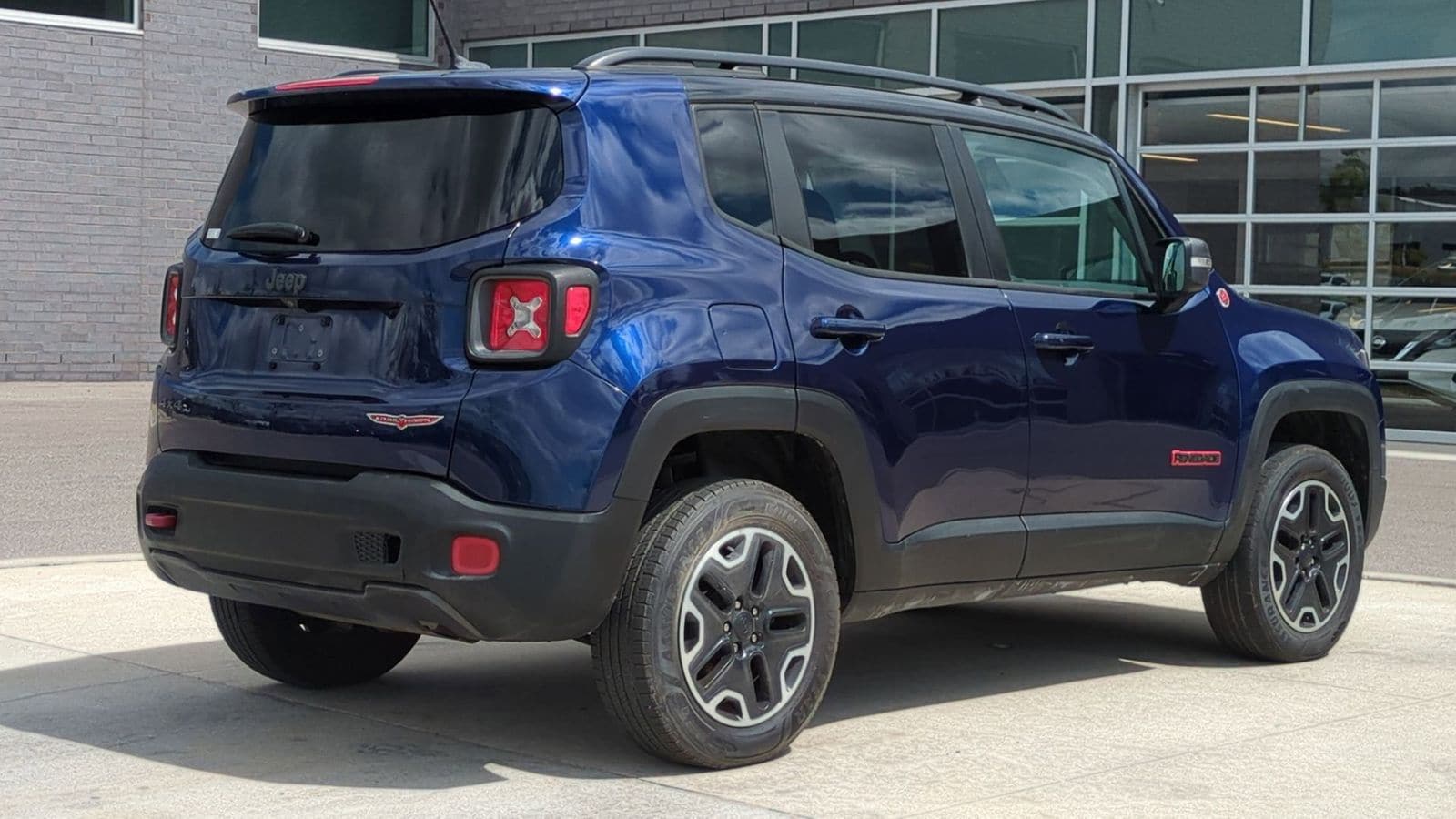 Thumbnail: 2017 Jeep Renegade - 8