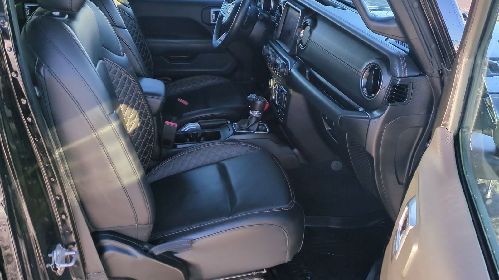 Thumbnail: 2022 Jeep Wrangler - 23