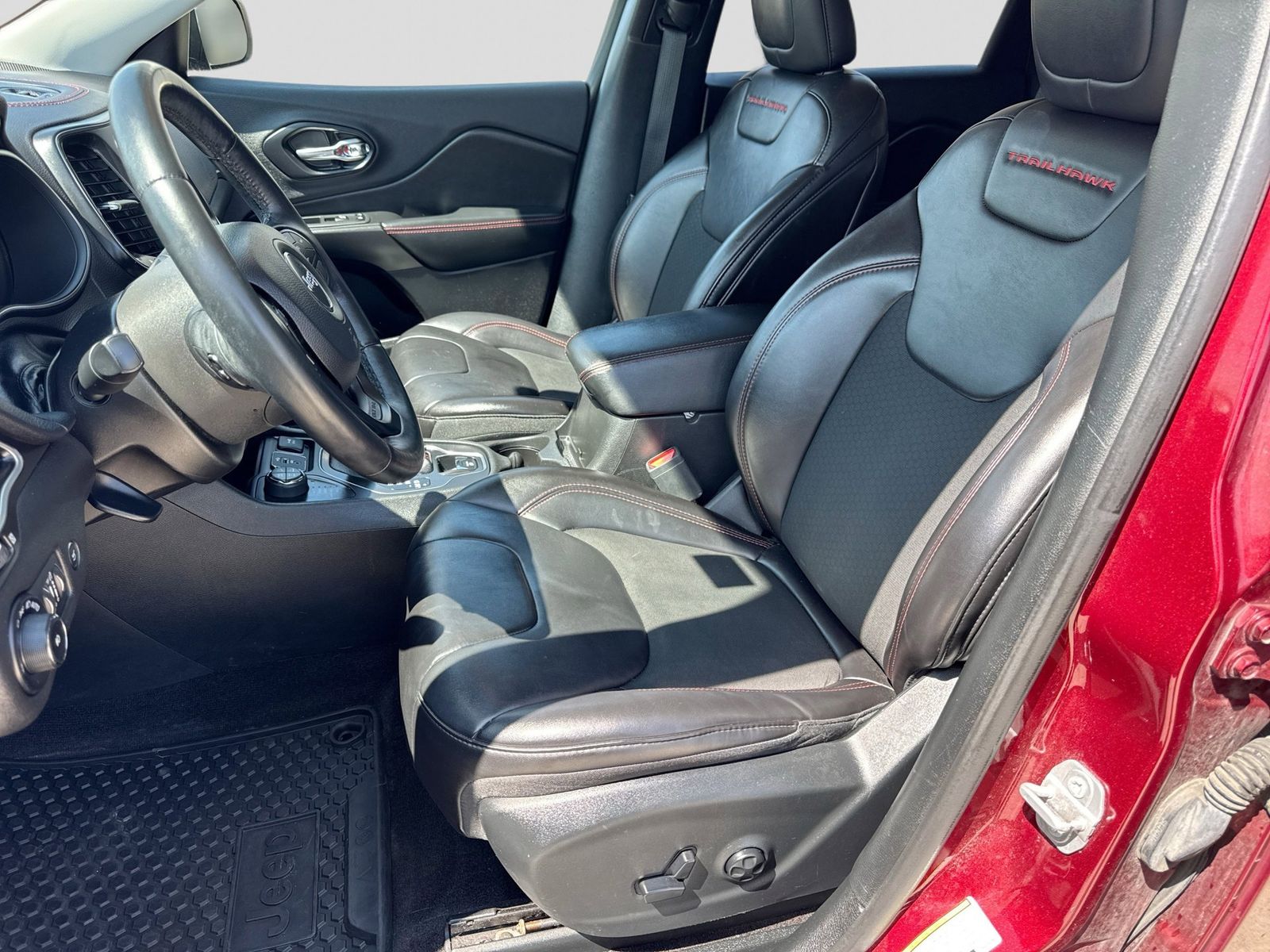 Thumbnail: 2019 Jeep Cherokee - 19