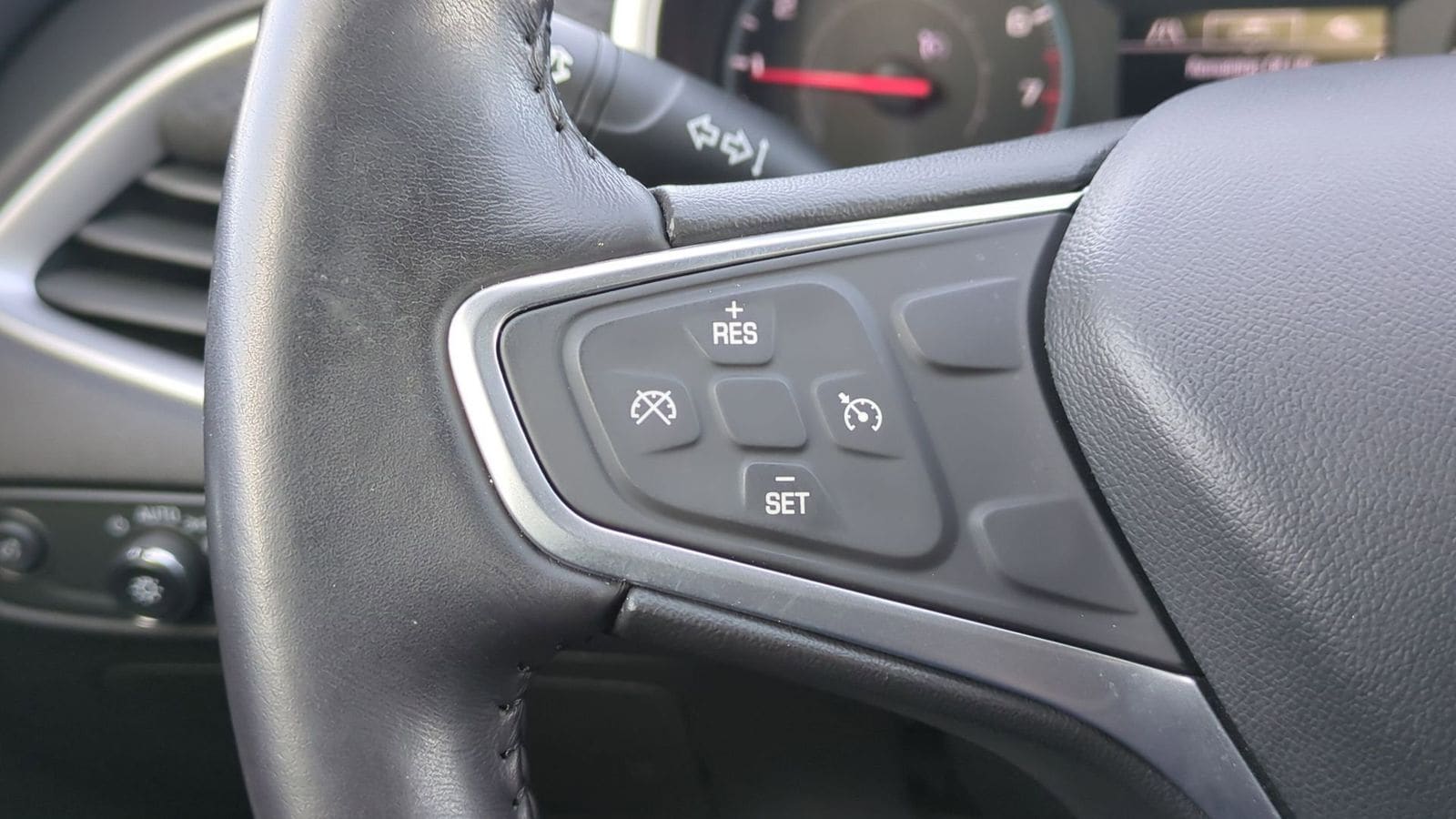 Thumbnail: 2022 Chevrolet Malibu - 23